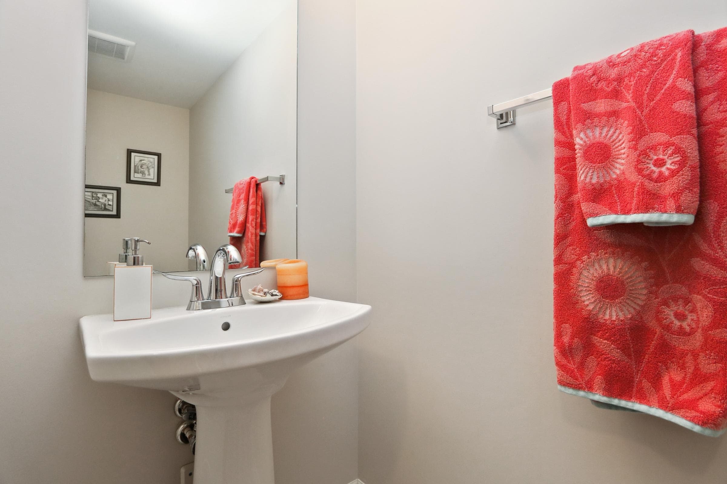 B - 46981 Russell Road, Chilliwack, V2R 4V7 — photo 3
