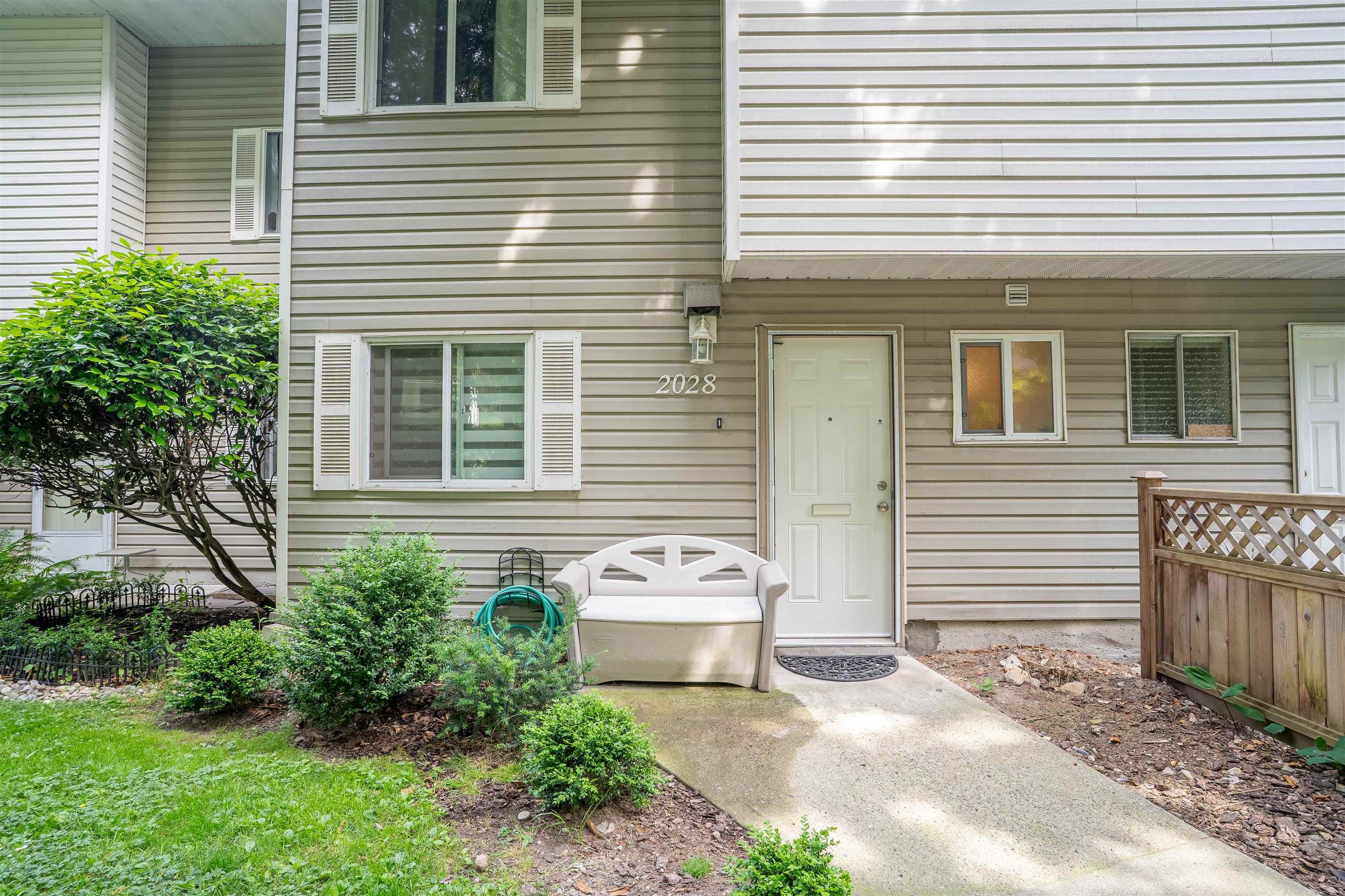2028 Springer Avenue, Burnaby, V5B 3M5 — photo 2