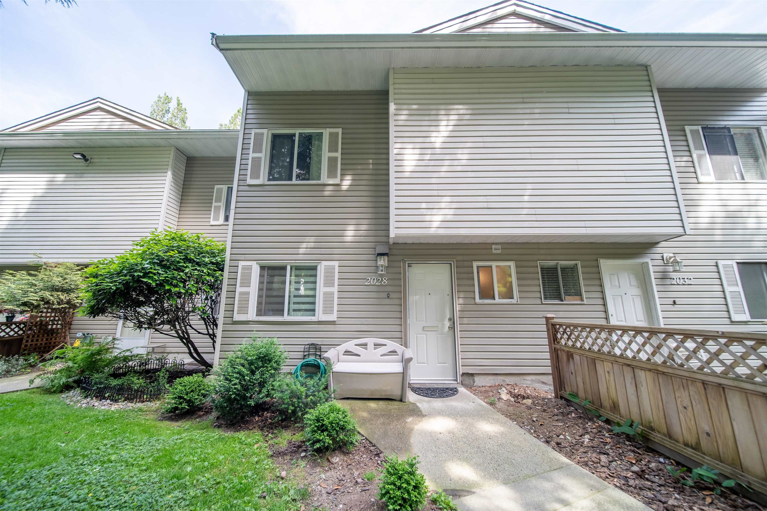 2028 Springer Avenue, Burnaby, V5B 3M5 — photo 3