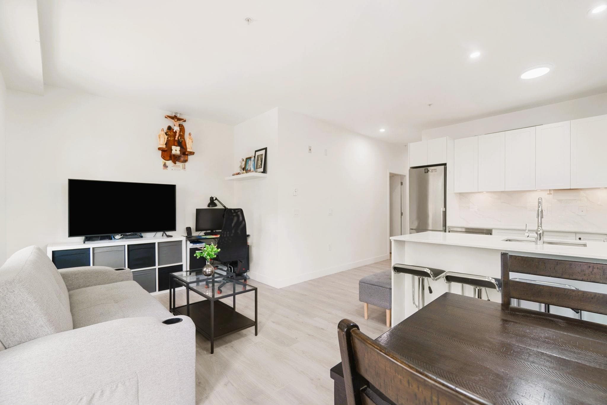 206 - 2688 Duke Street, Vancouver, V5R 4S9 — photo 3