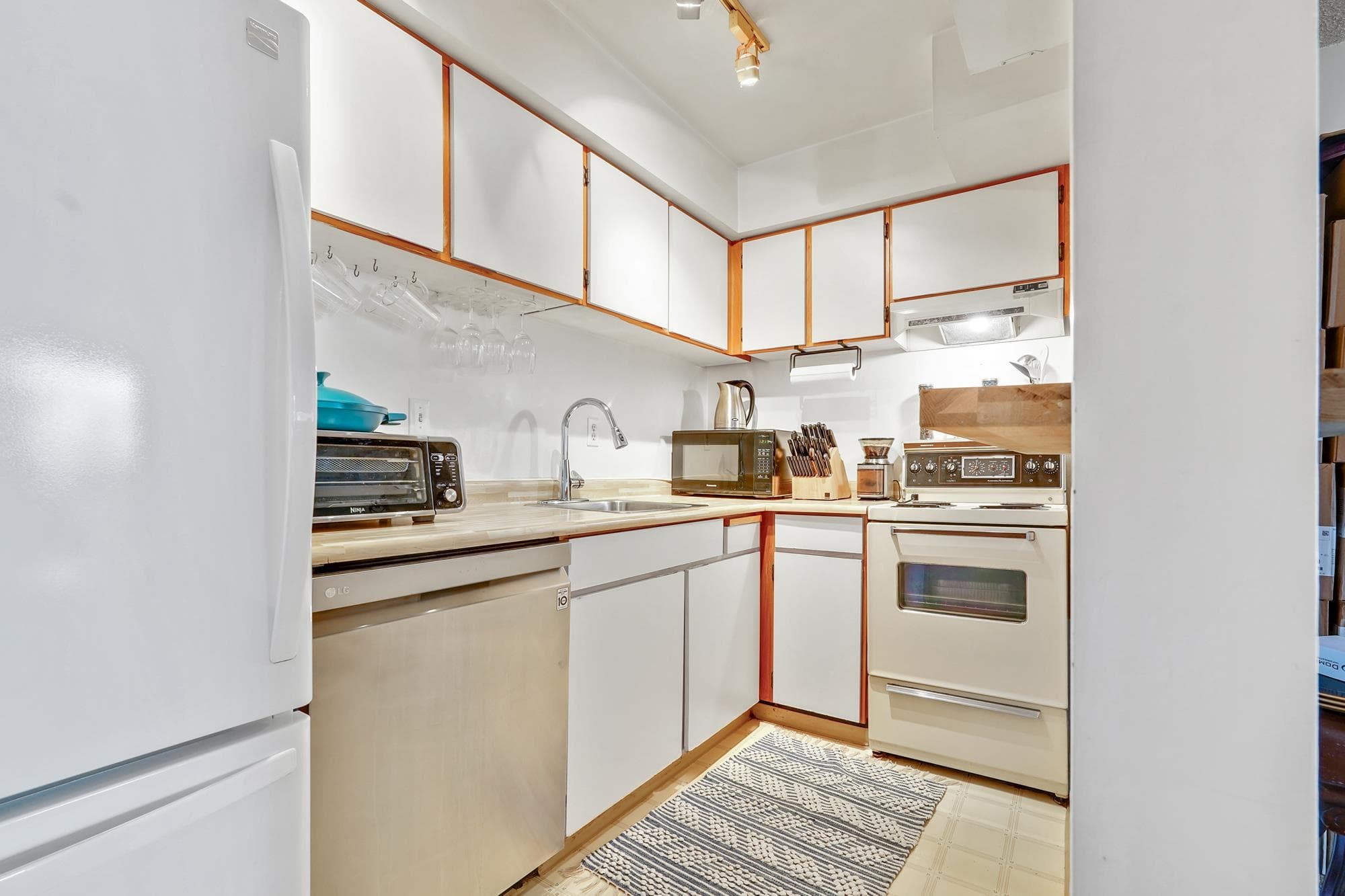 402 - 2215 Dundas Street, Vancouver, V5L 1J9 — photo 4