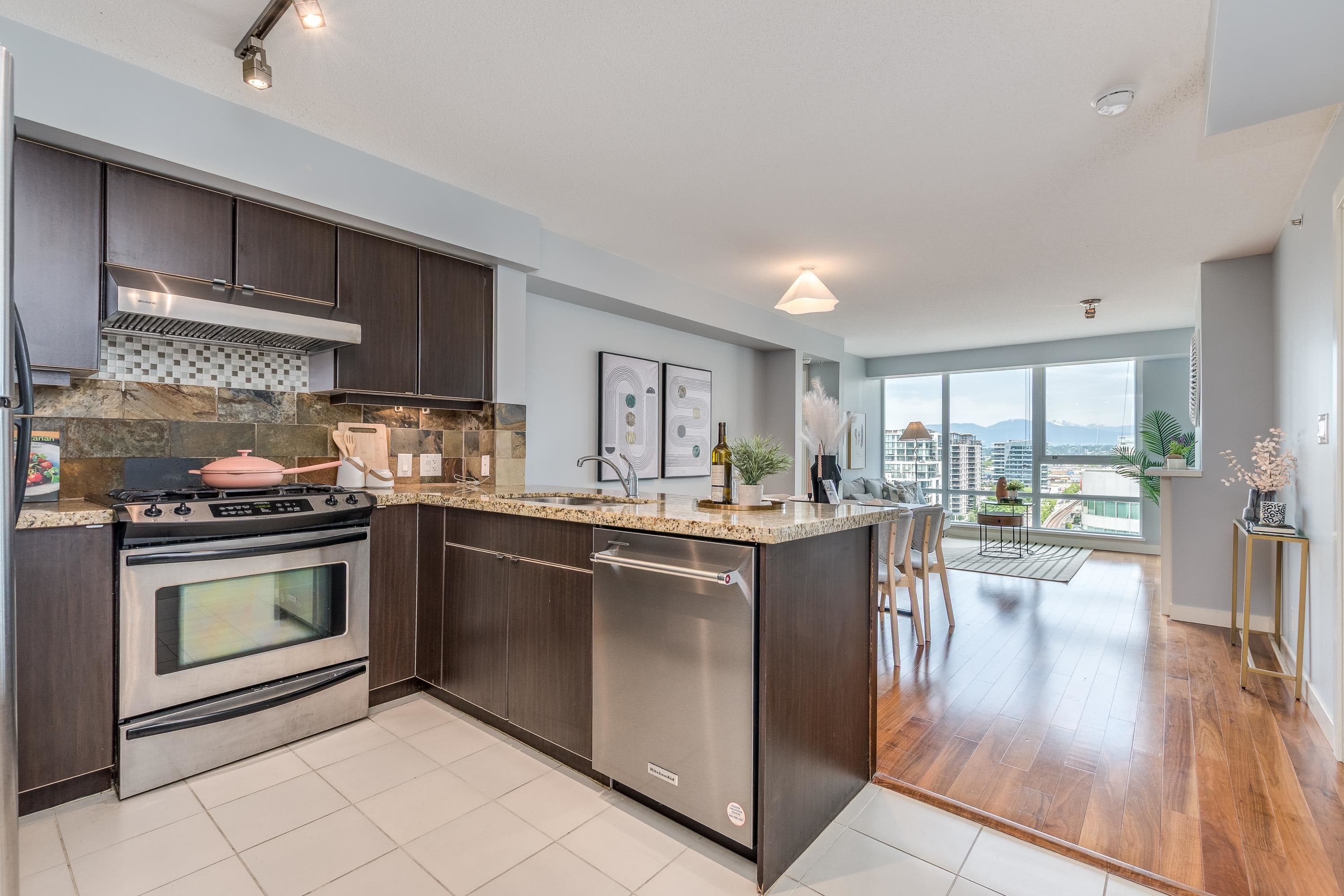 1710 - 6068 No. 3 Road, Richmond, V6Y 4M7 — photo 5