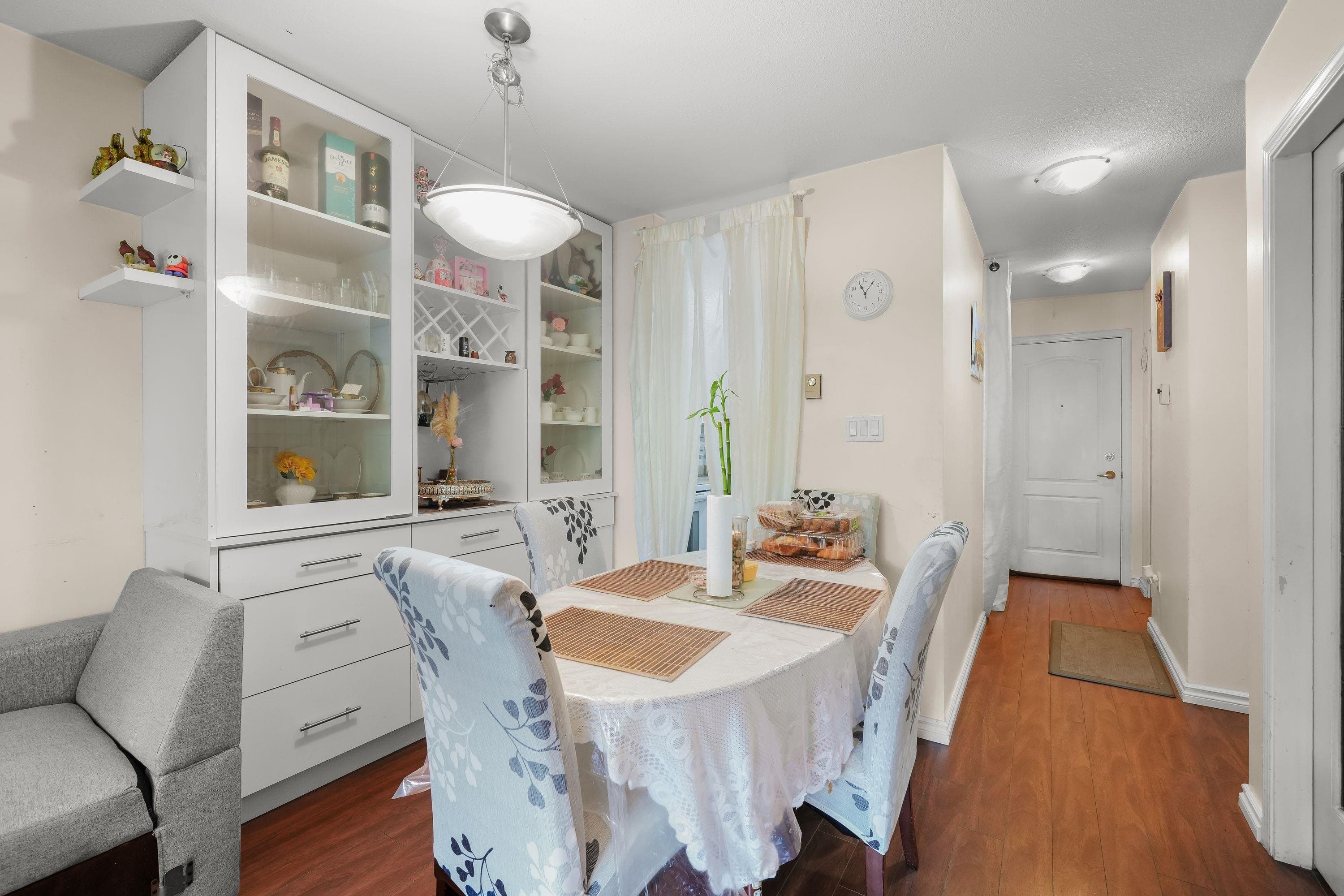 209 - 15991 Thrift Avenue, White Rock, V4B 2M9 — photo 4