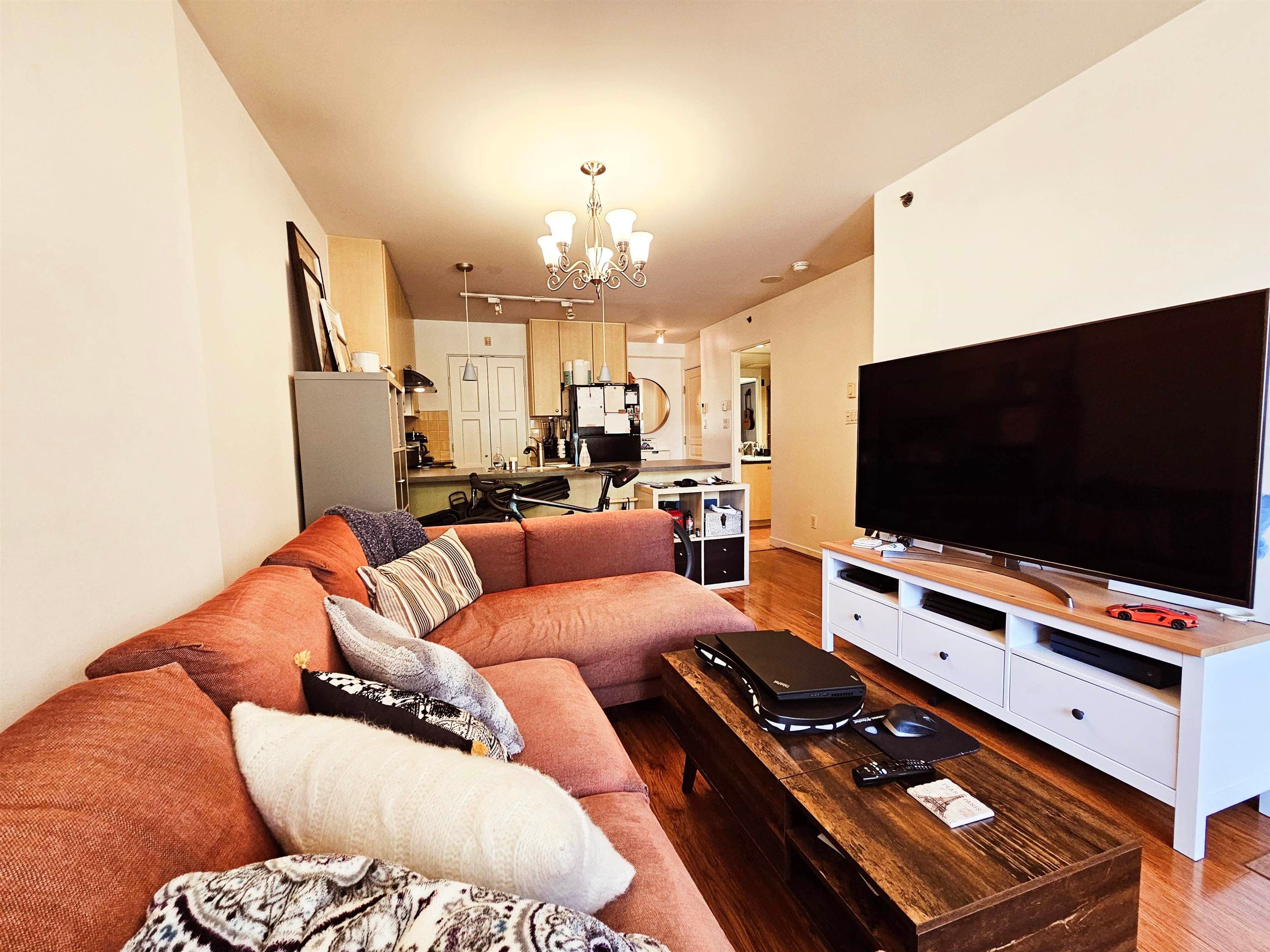 511 - 819 Hamilton Street, Vancouver, V6B 6M2 — photo 1