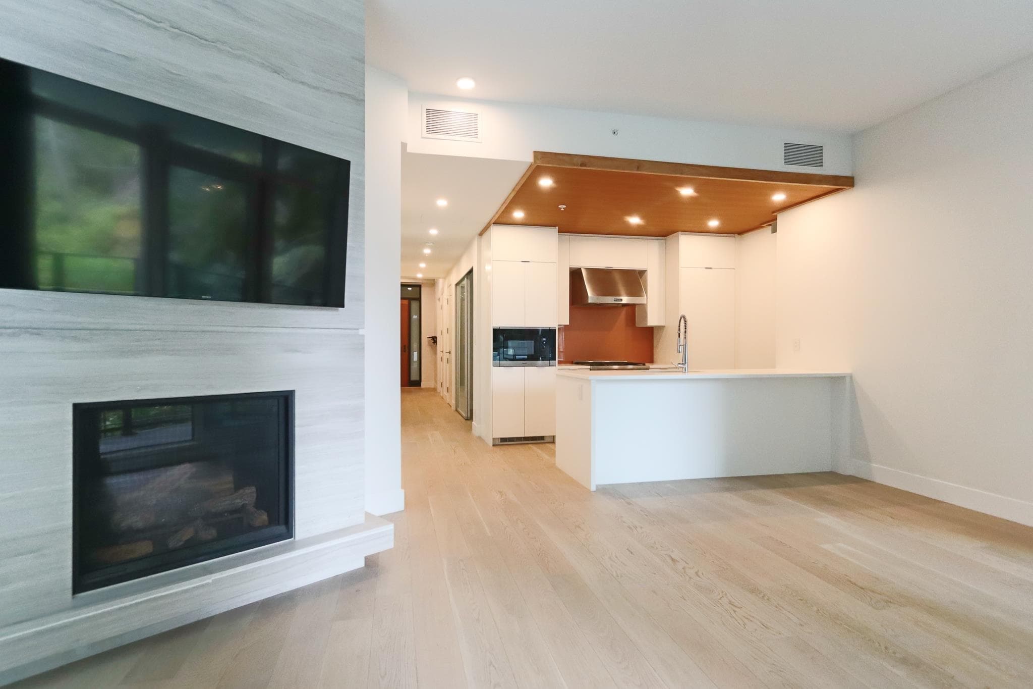 201 - 6699 Nelson Avenue, West Vancouver, V7W 2B2 — photo 2