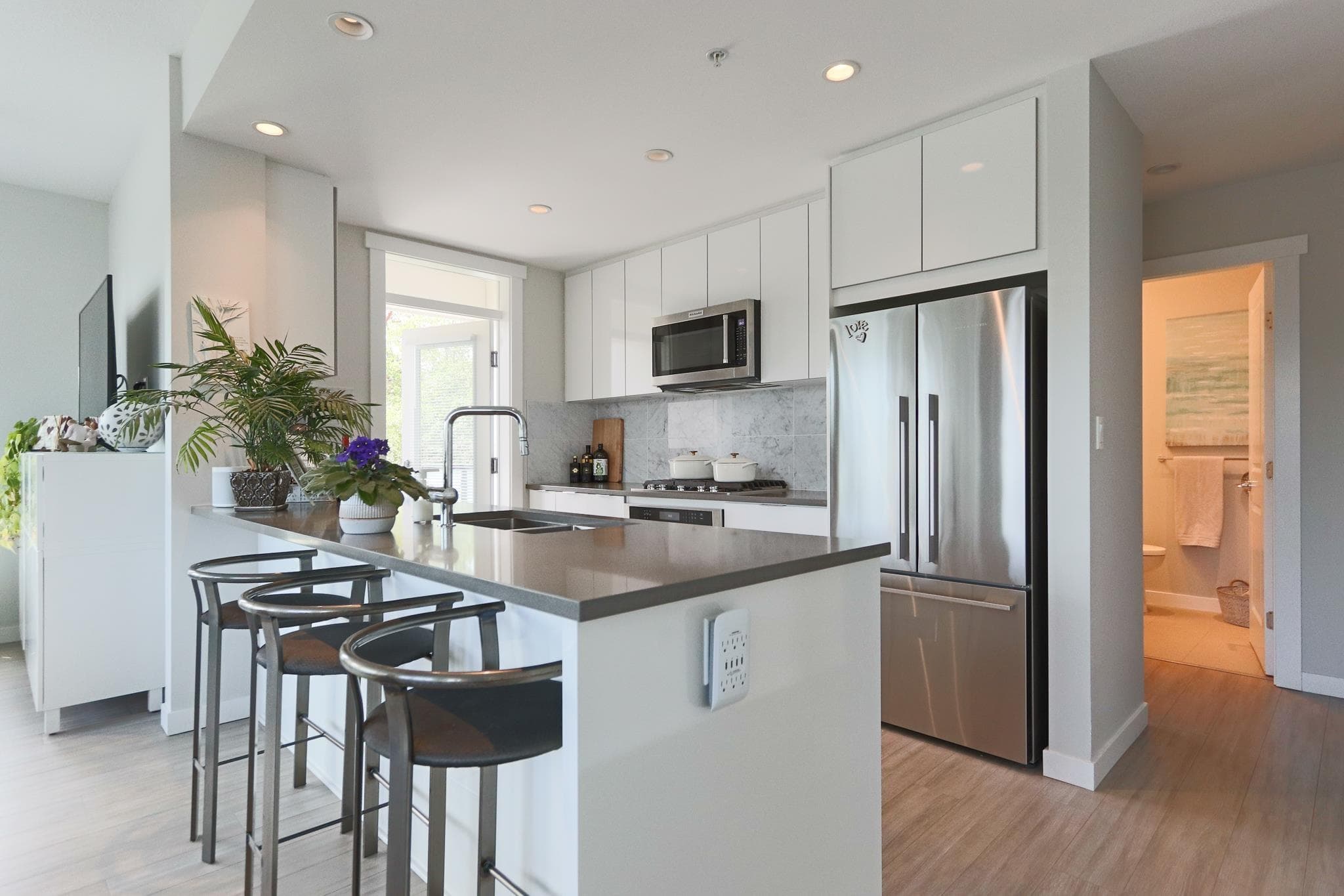411 - 2632 Library Lane, North Vancouver, V7P 1W2 — photo 4