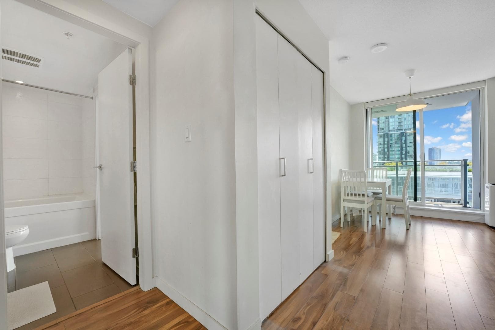 1808 - 13325 102a Avenue, Surrey, V3T 0J5 — photo 2