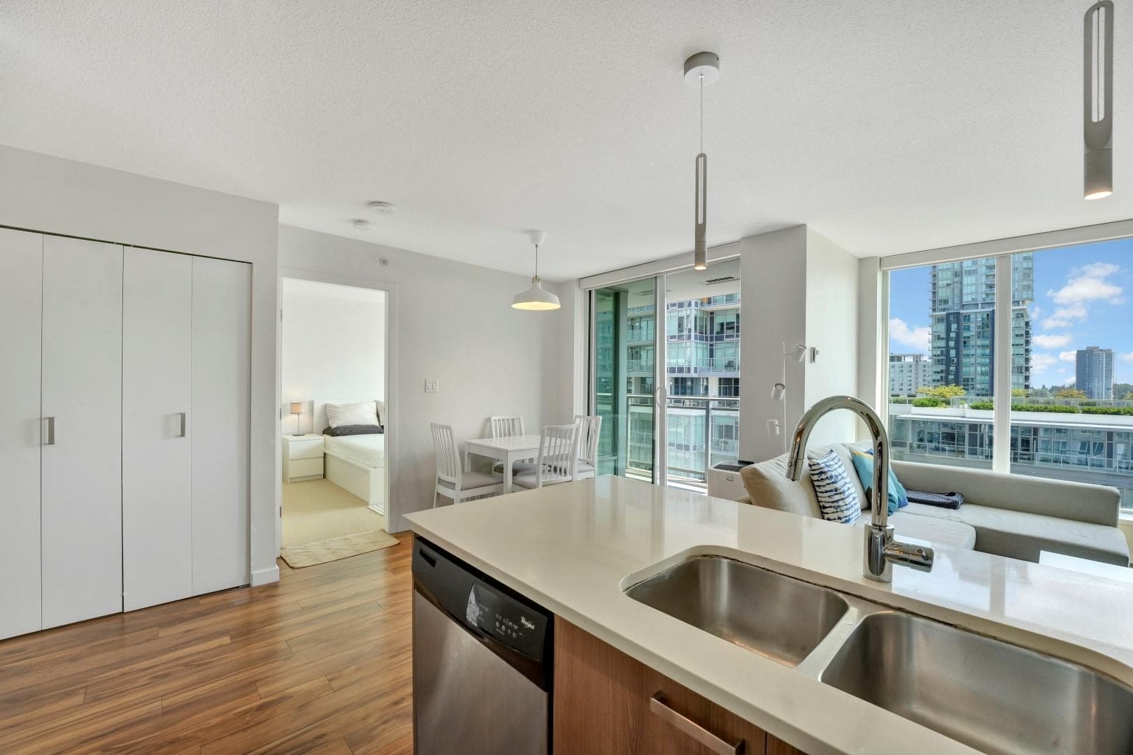 1808 - 13325 102a Avenue, Surrey, V3T 0J5 — photo 5