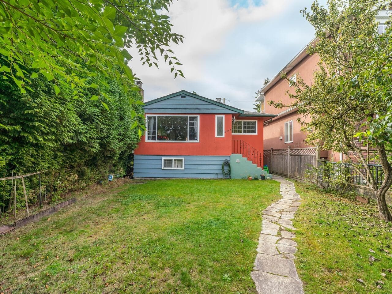 2216 E 41st Avenue, Vancouver, V5P 1L6 — photo 1