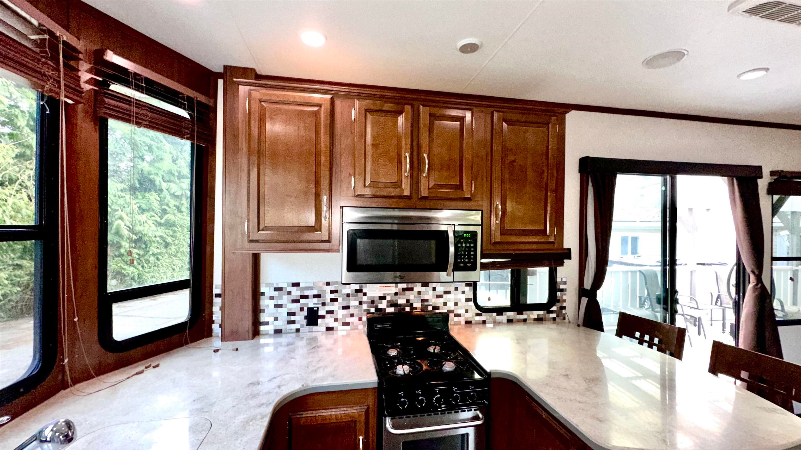 247 Tomahawk Avenue, West Vancouver, V7P 1C4 — photo 4