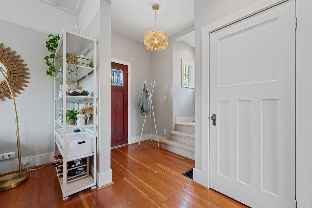 1750 Mcguire Avenue, North Vancouver, V7P 3B1 — photo 2