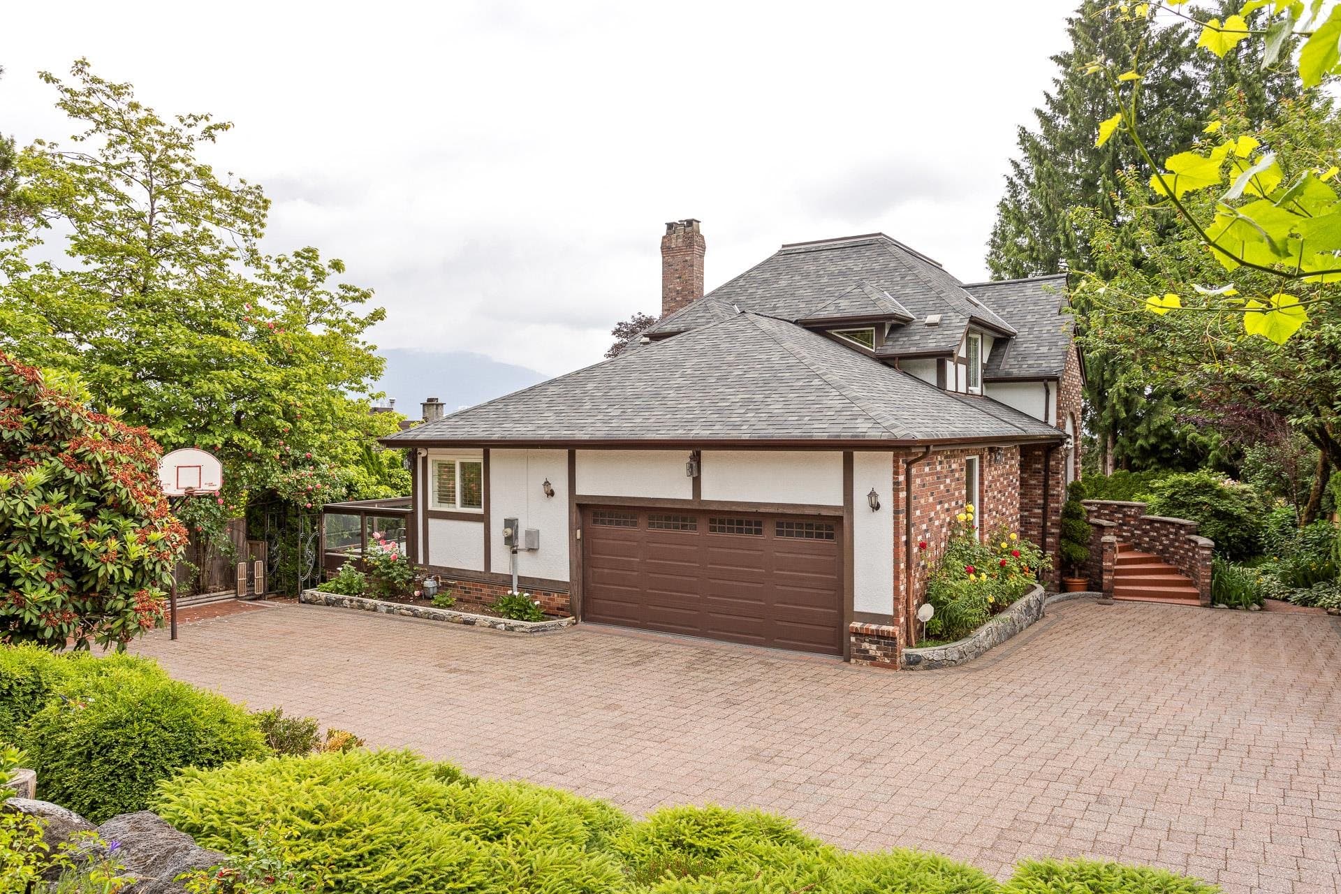 2953 Admiral Court, Coquitlam, V3C 4E8 — photo 2