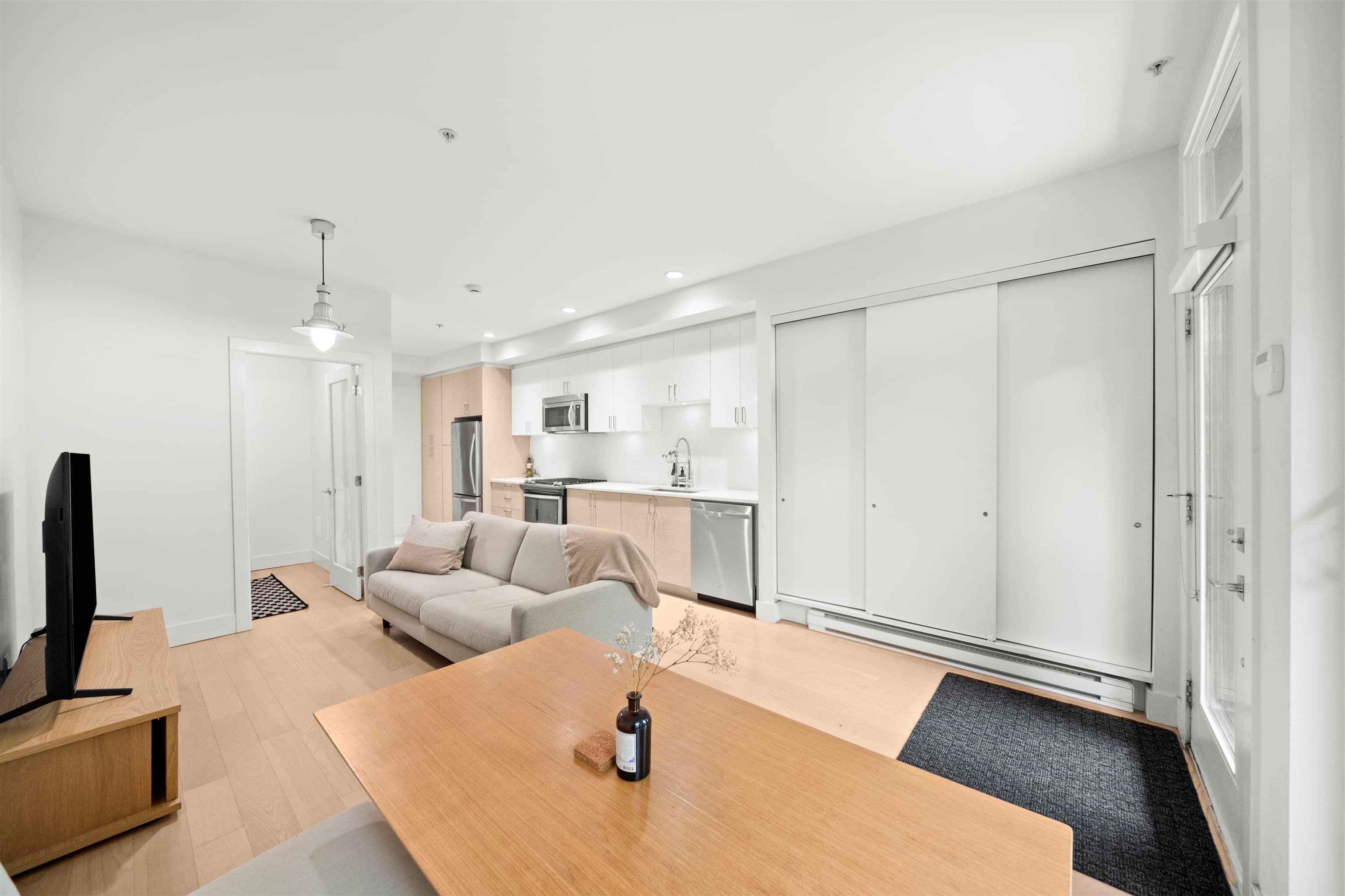 10 - 1419 E 1st Avenue, Vancouver