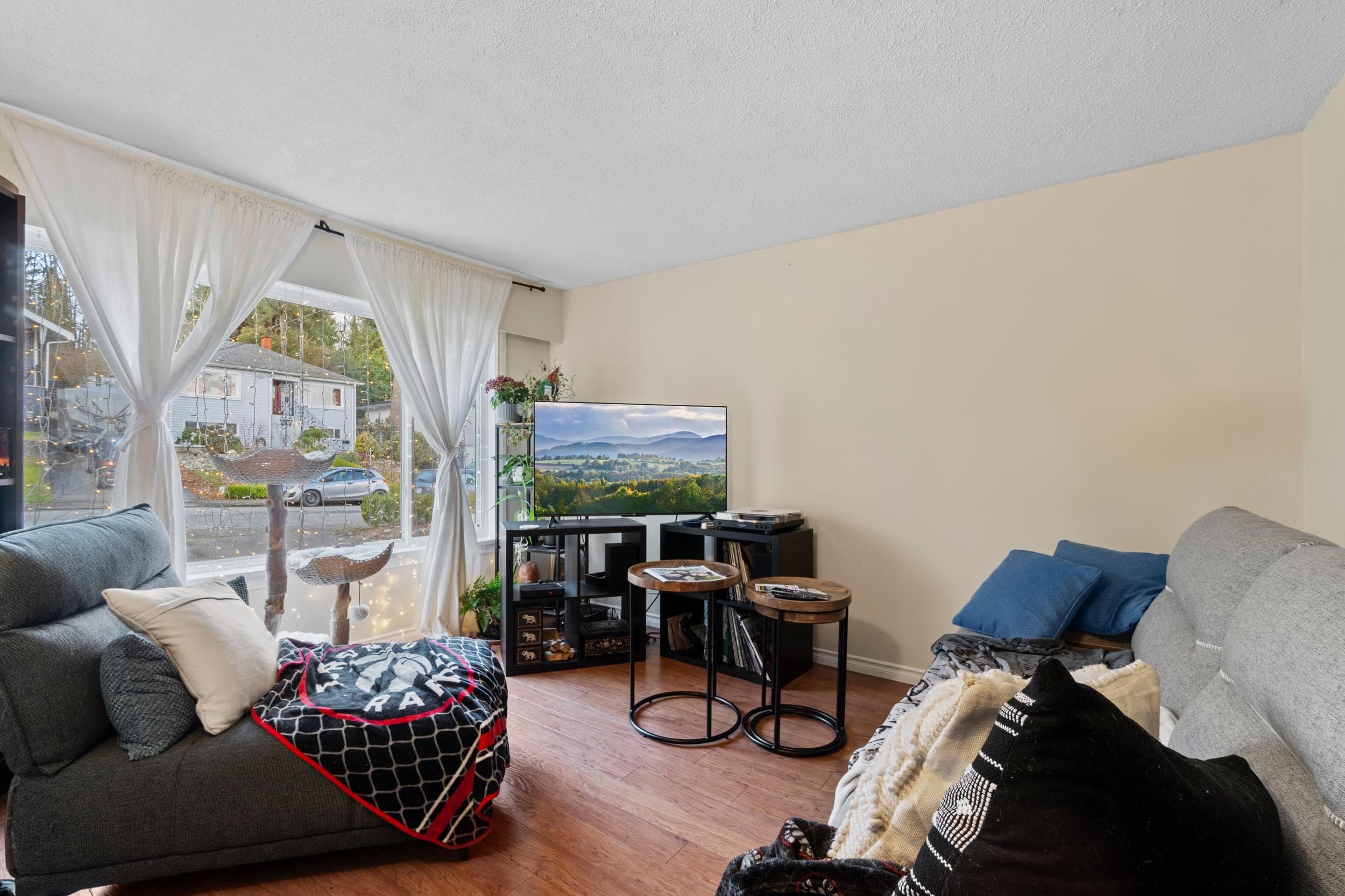 570 Colby Street, New Westminster, V3L 3Z1 — photo 2