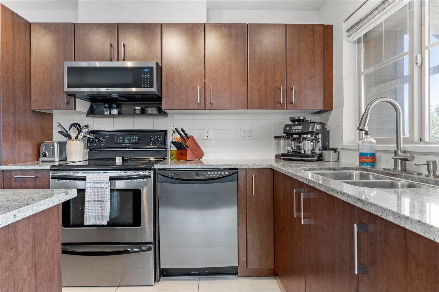 405 - 45555 Yale Road, Chilliwack, V2P 0A9 — photo 2