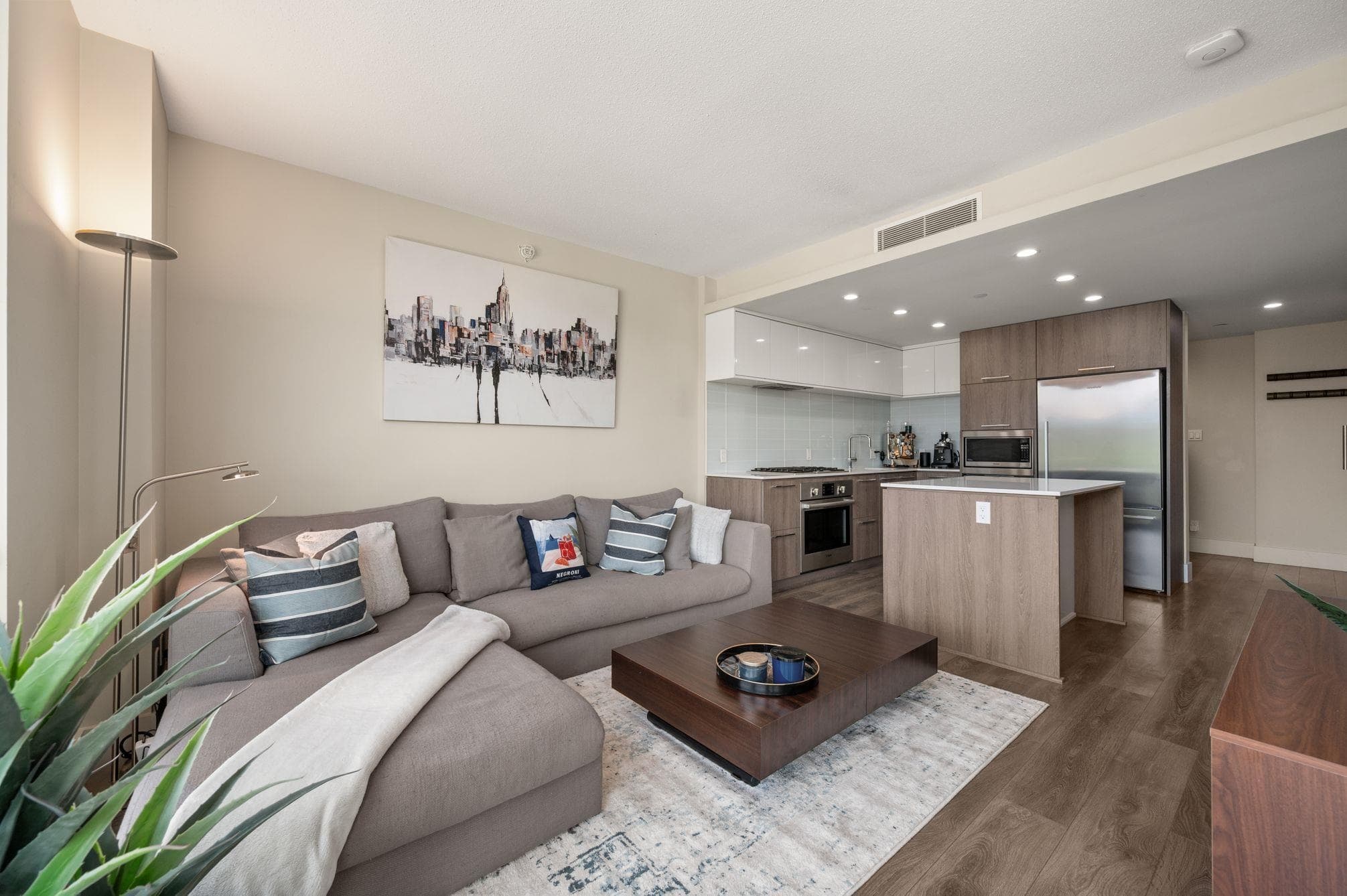 1001 - 680 Seylynn Crescent, North Vancouver, V7J 0B5 — photo 3