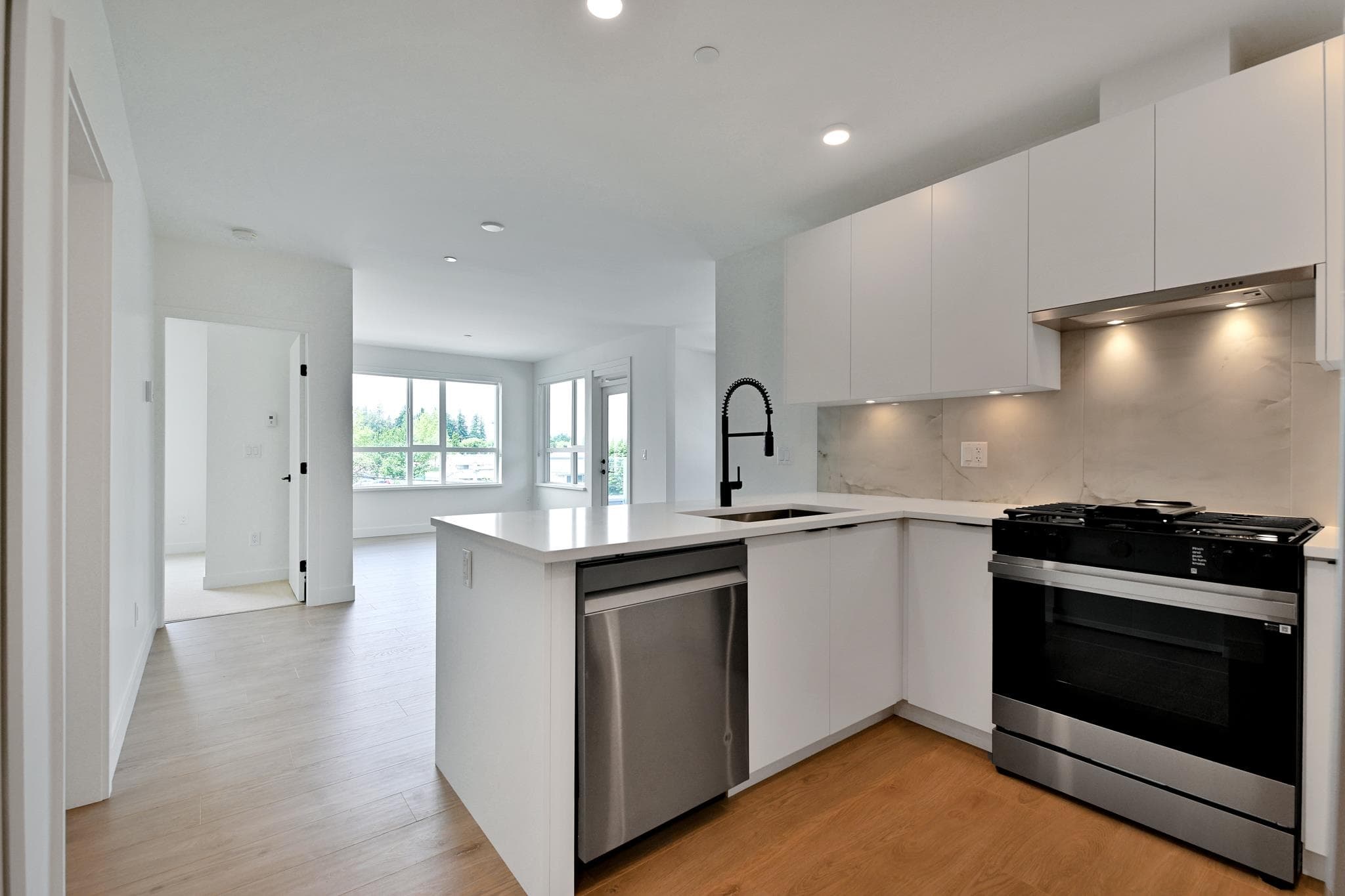 308 - 13238 105 Avenue, Surrey, V3T 0W1 — photo 1
