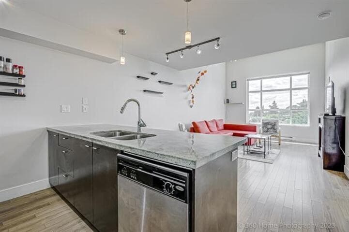 403 - 7445 120 Street, Delta, V4C 0B3 — photo 2