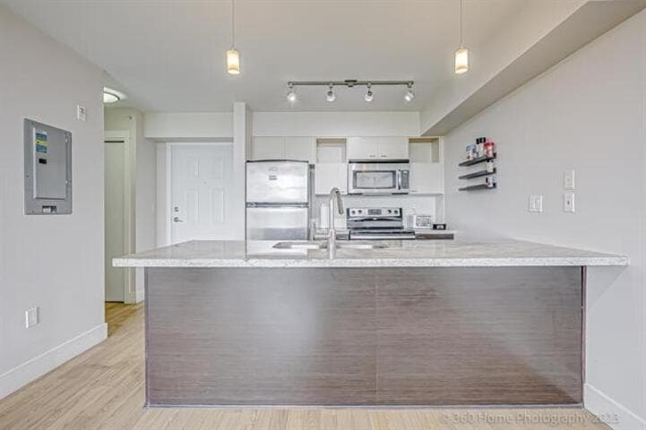 403 - 7445 120 Street, Delta, V4C 0B3 — photo 3