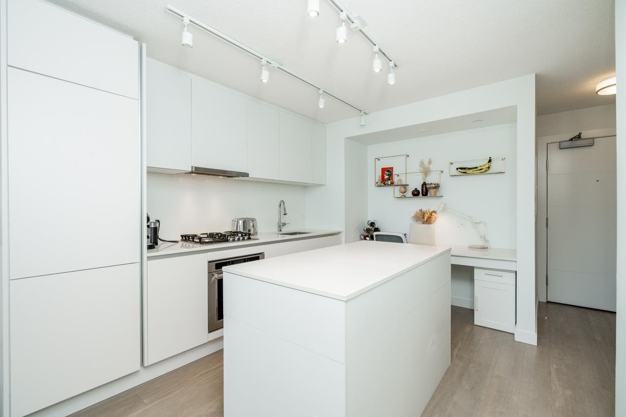 2810 - 908 Quayside Drive, New Westminster, V3M 0L4 — photo 3