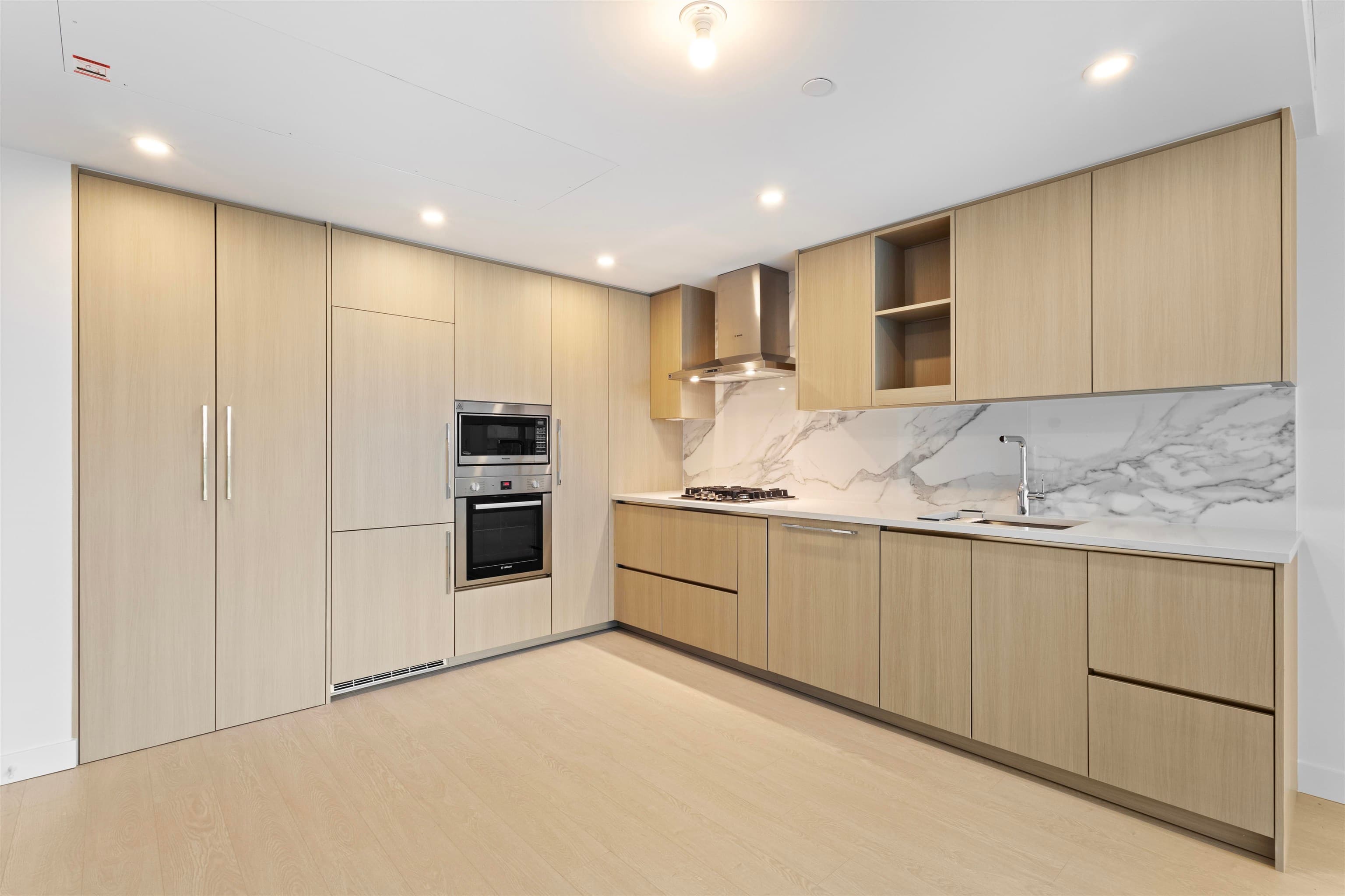901 - 13768 100 Avenue, Surrey, V3T 0V2 — photo 3