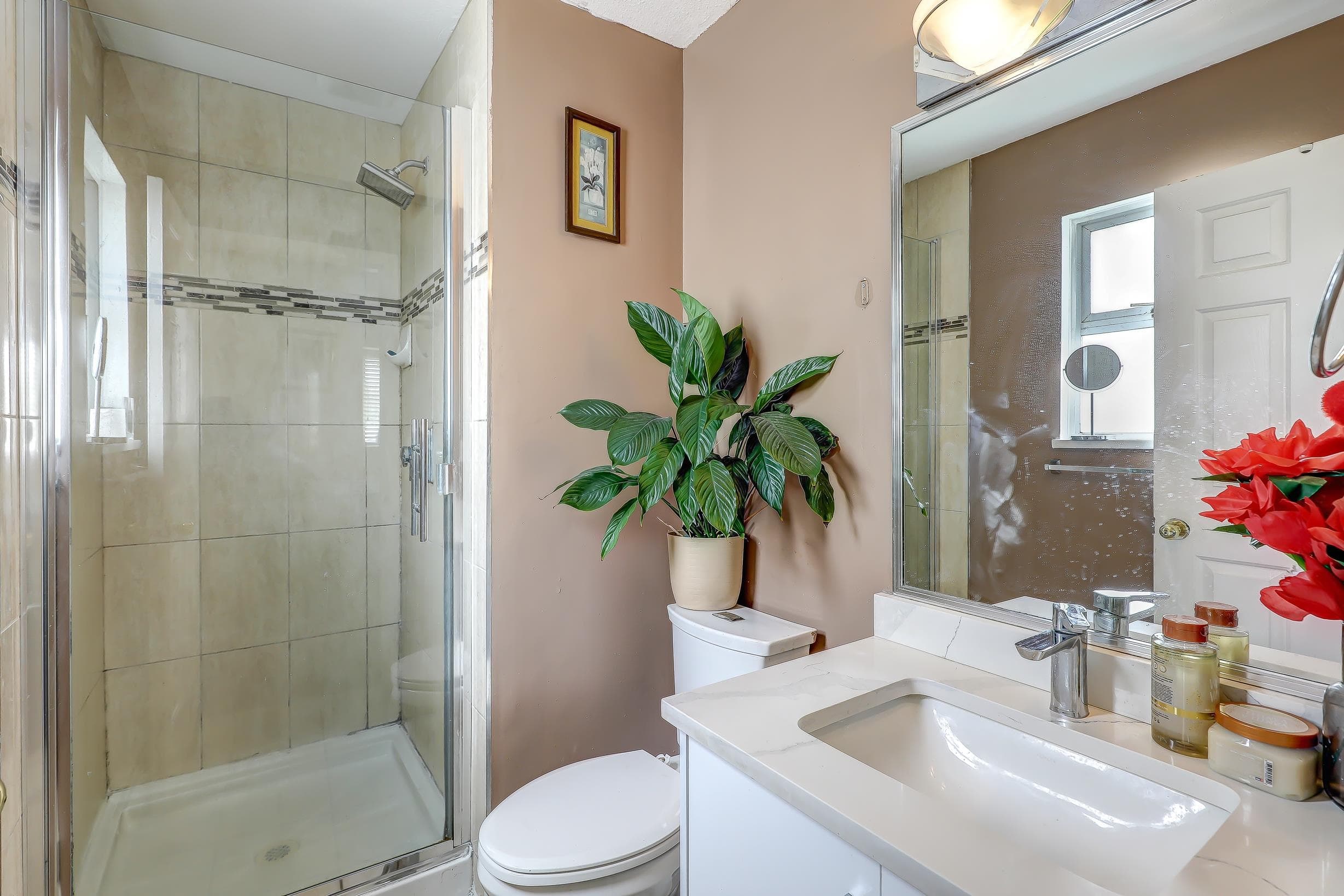 14115 88th Avenue, Surrey, V3W 3L5 — photo 2