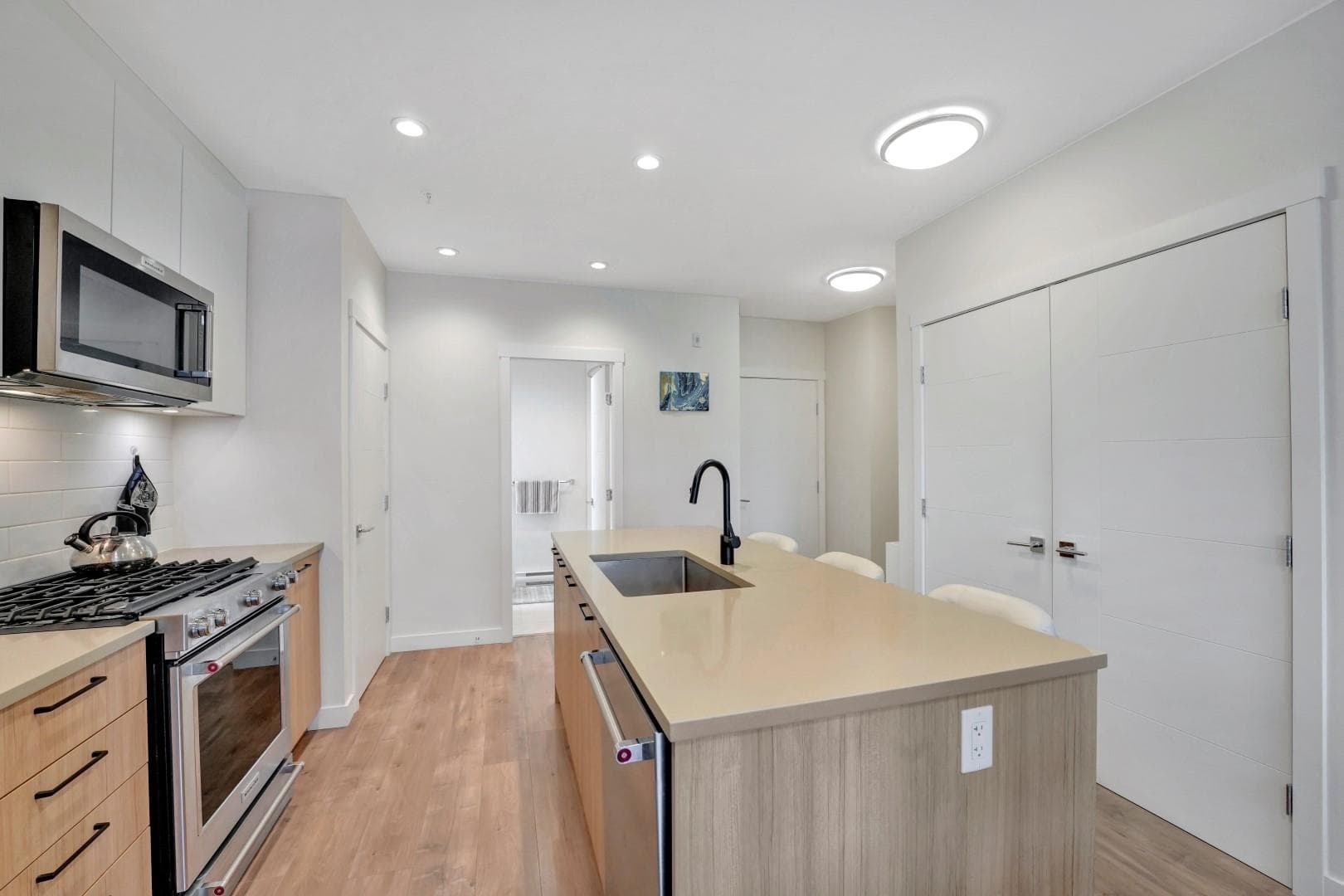 311 - 707 Como Lake Avenue, Coquitlam, V3J 0J5 — photo 4