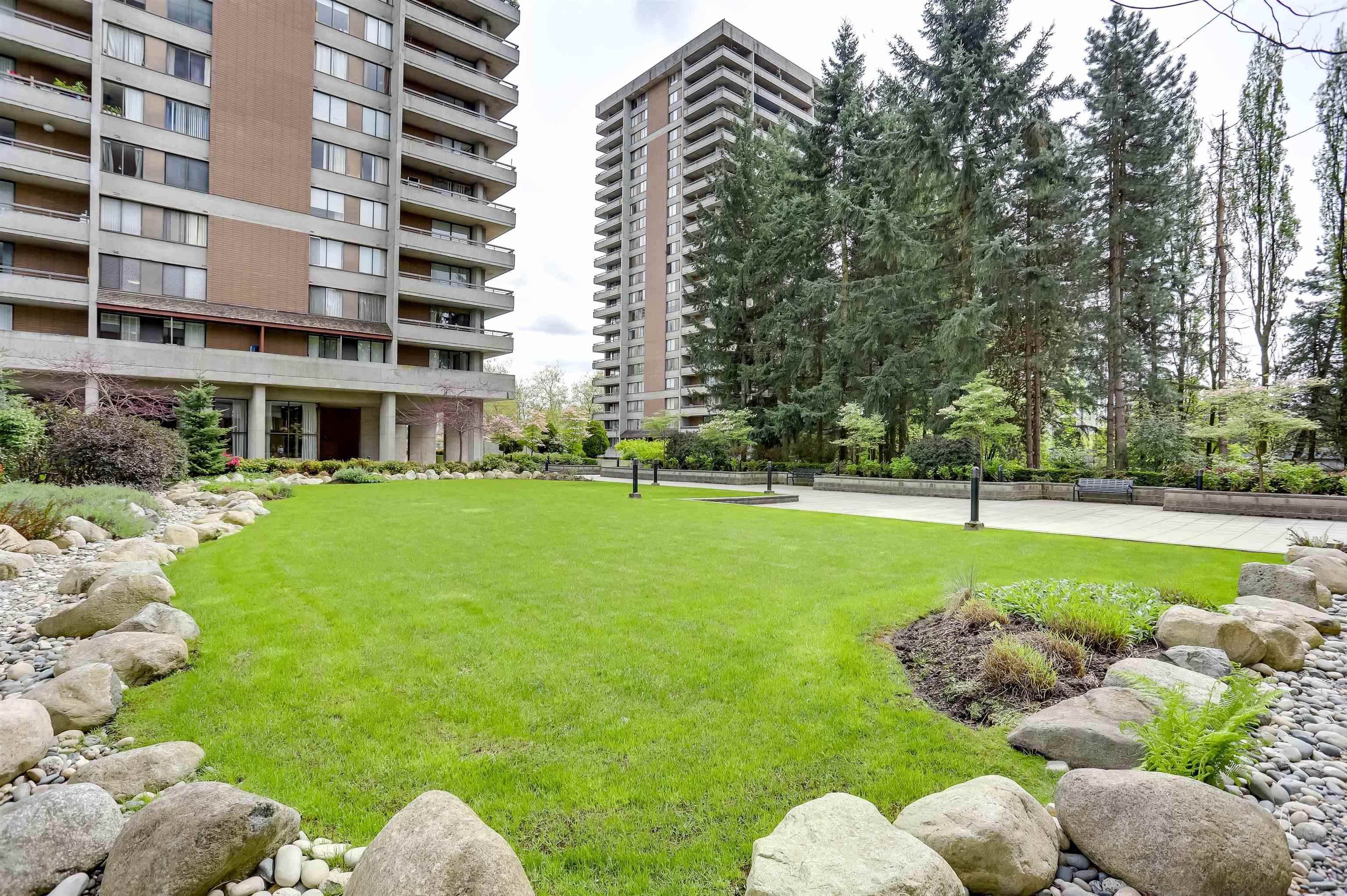 702 - 3771 Bartlett Court, Burnaby
