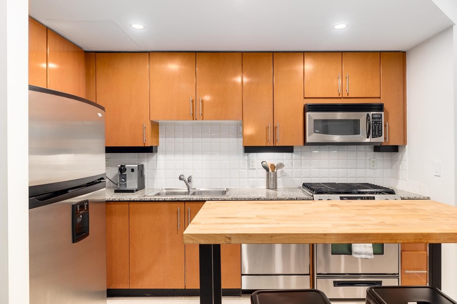 301 - 168 E Esplanade, North Vancouver, V7L 4X8 — photo 2