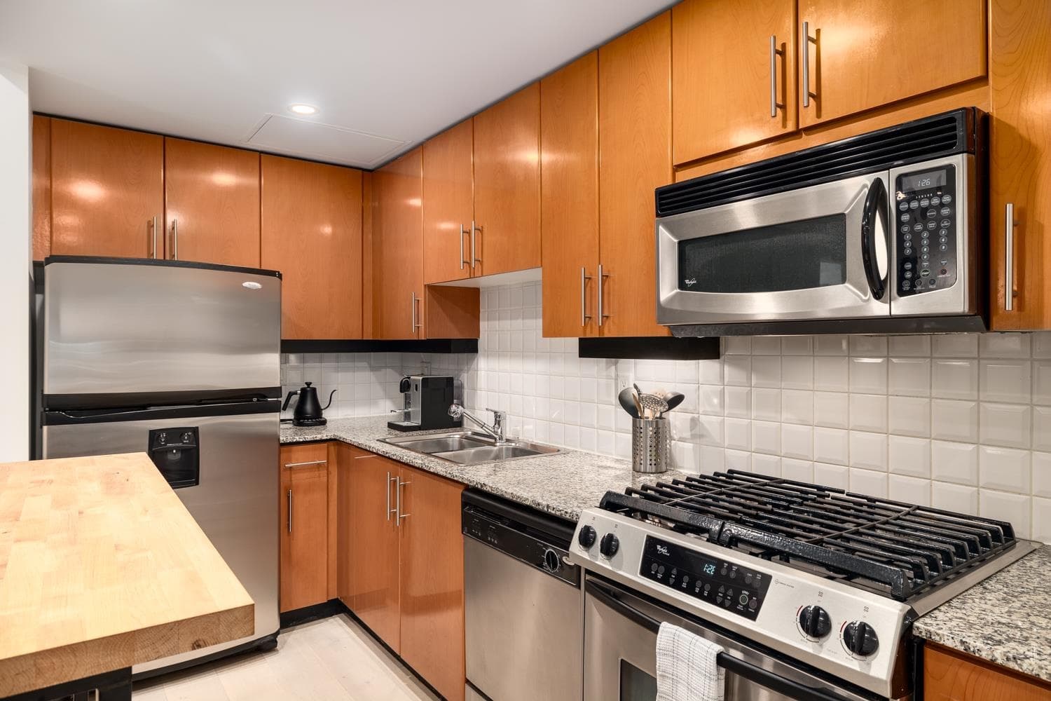301 - 168 E Esplanade, North Vancouver, V7L 4X8 — photo 3