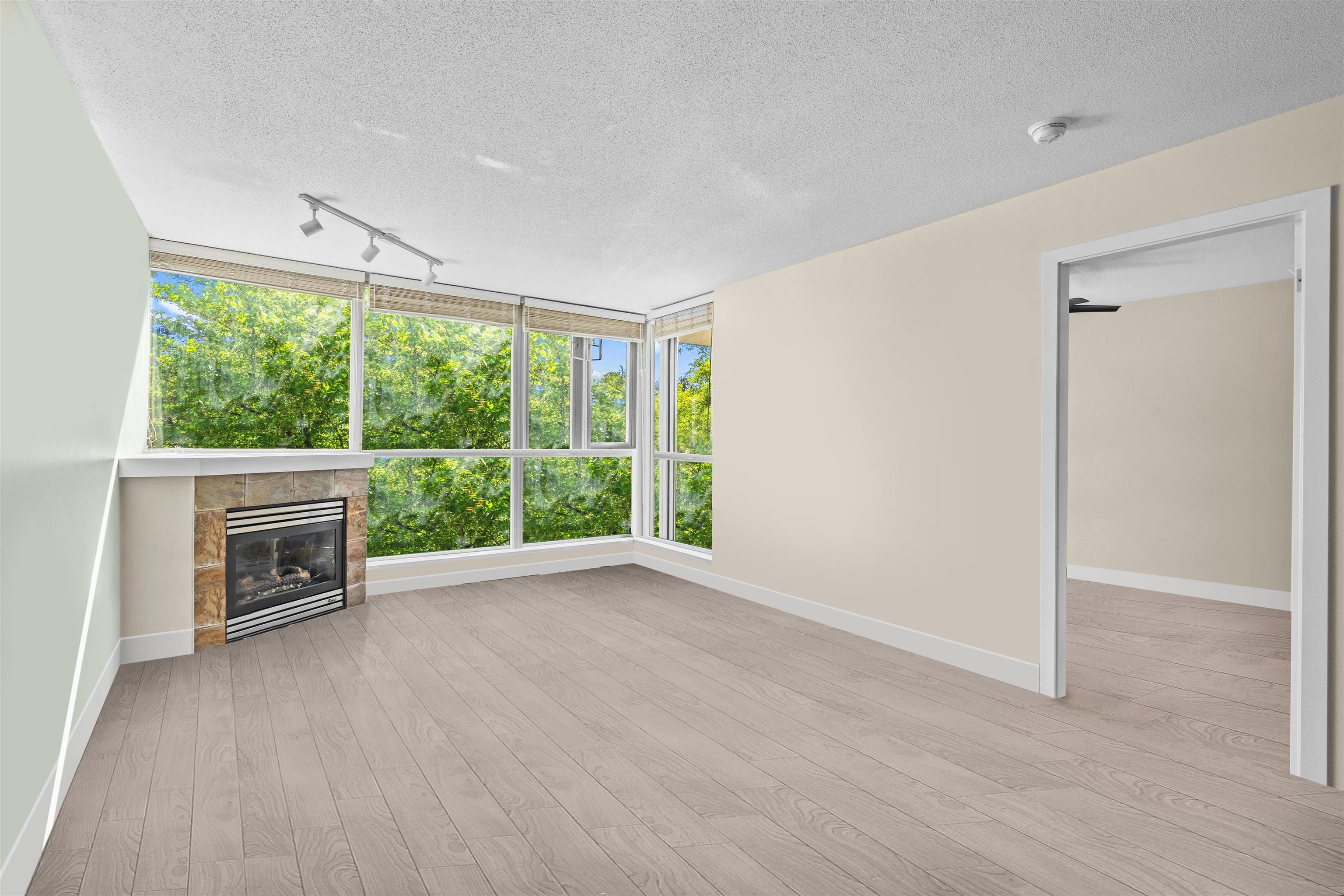 202 - 235 Guildford Way, Port Moody, V3H 5L8 — photo 3