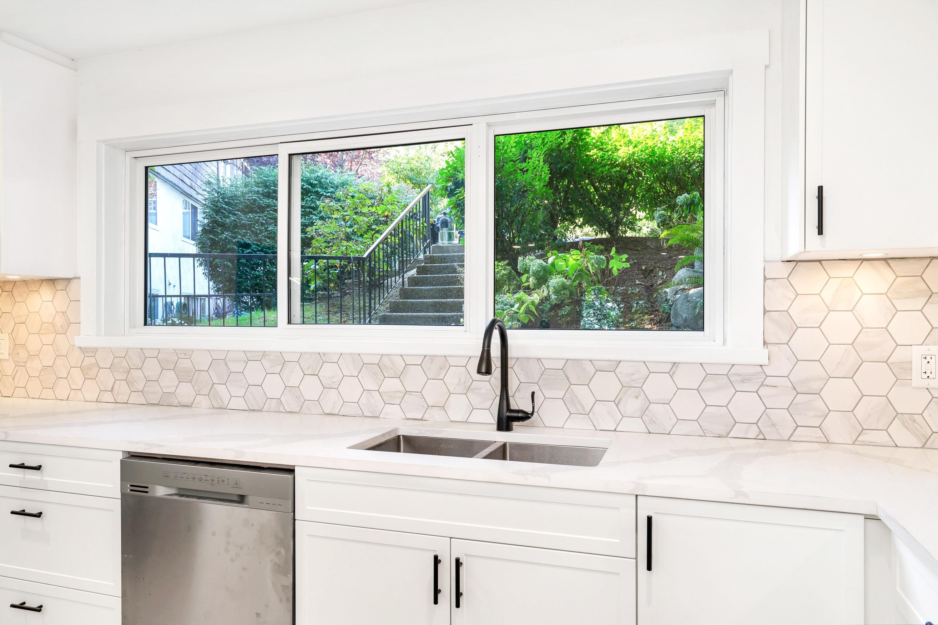 1126 Chateau Place, Port Moody, V3H 1N6 — photo 4