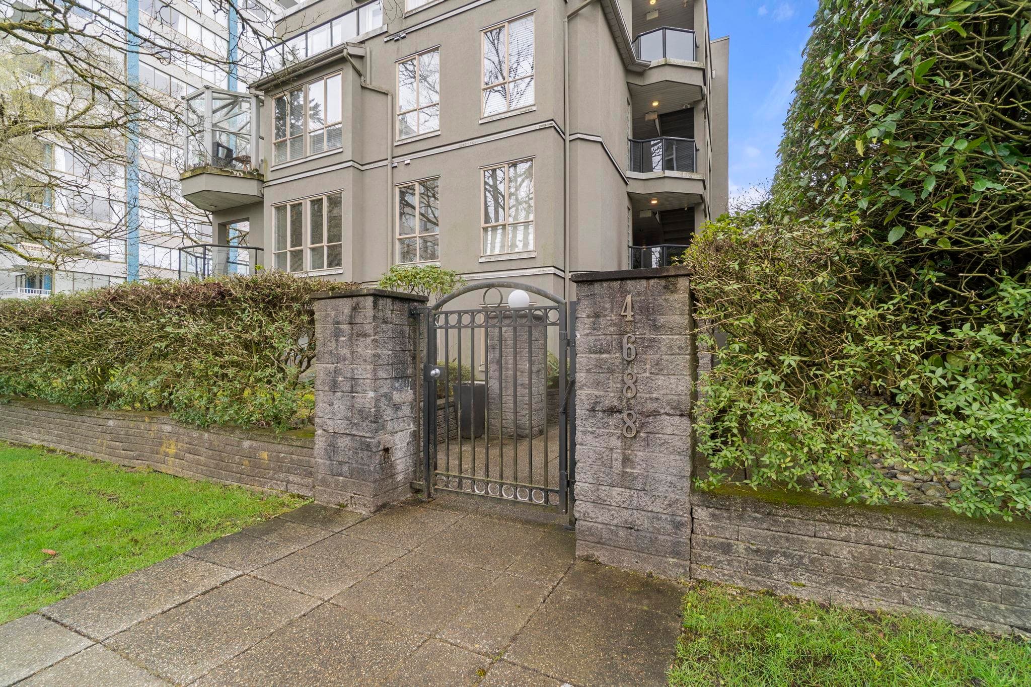 402 - 4688 W 10th Avenue, Vancouver, V6R 2J5 — photo 4