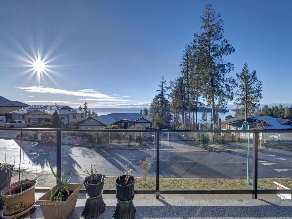 5996 Cowrie Street, Sechelt