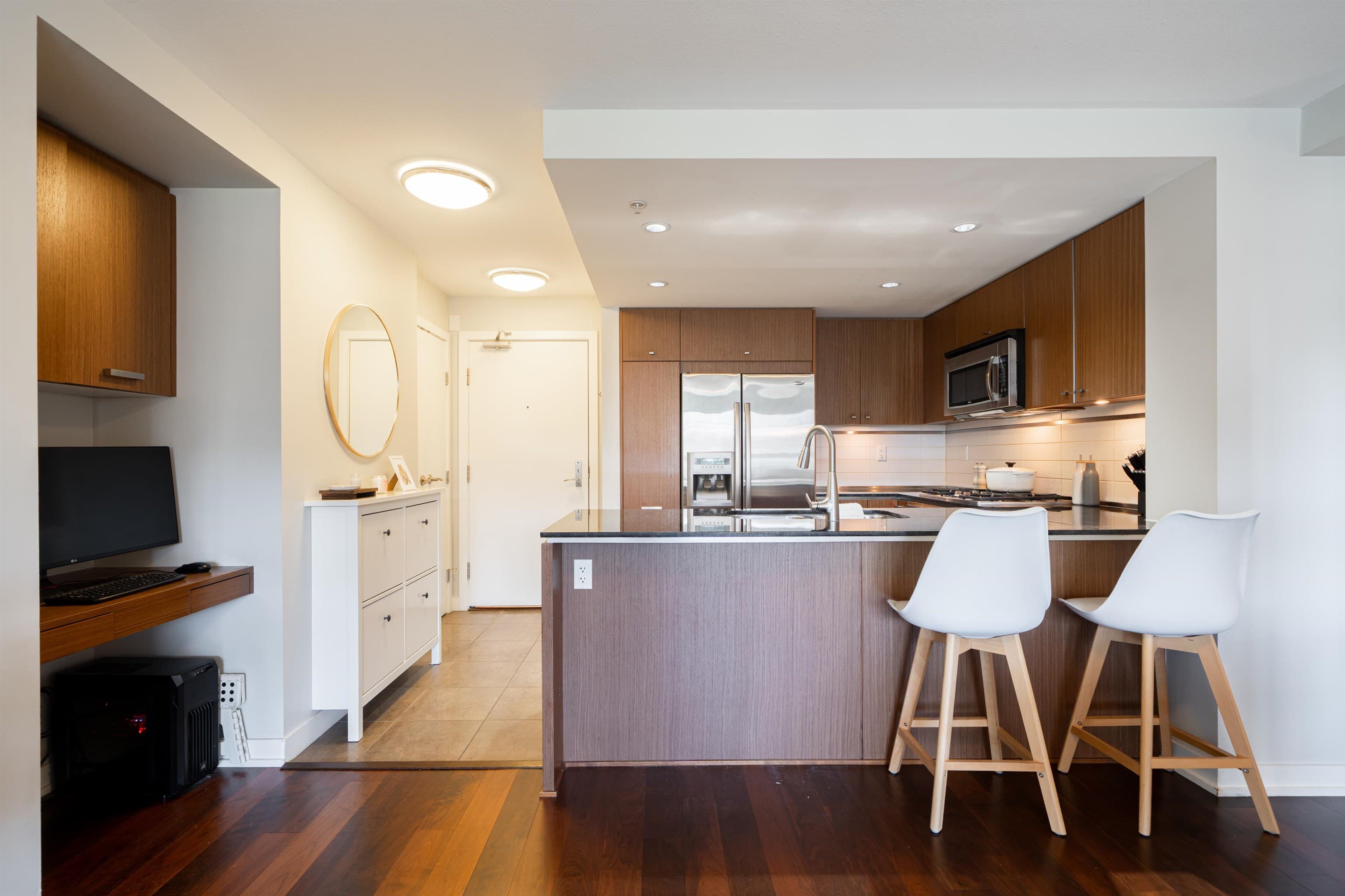 313 - 2940 King George Boulevard, Surrey, V4P 0E4 — photo 2