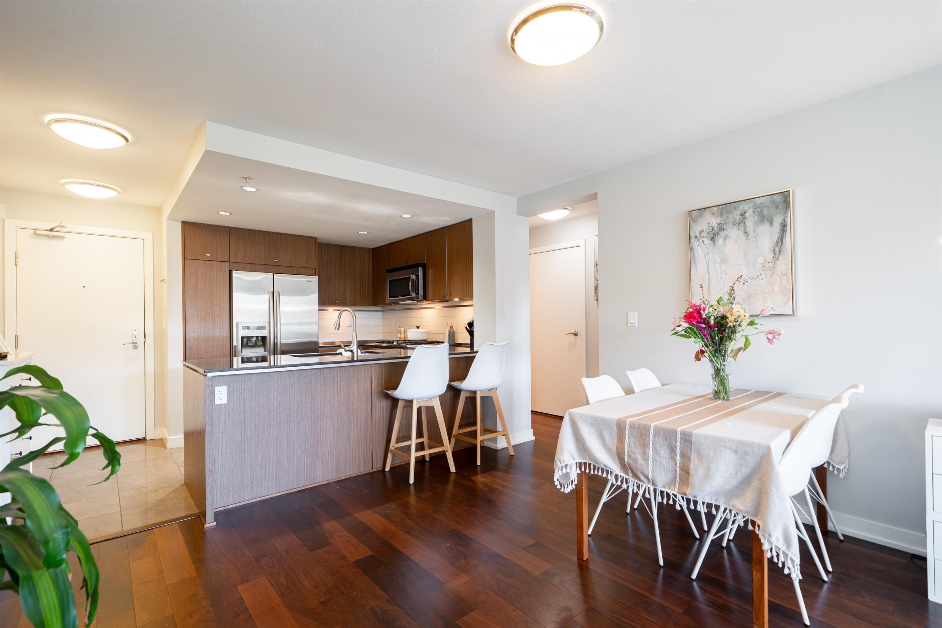 313 - 2940 King George Boulevard, Surrey, V4P 0E4 — photo 3