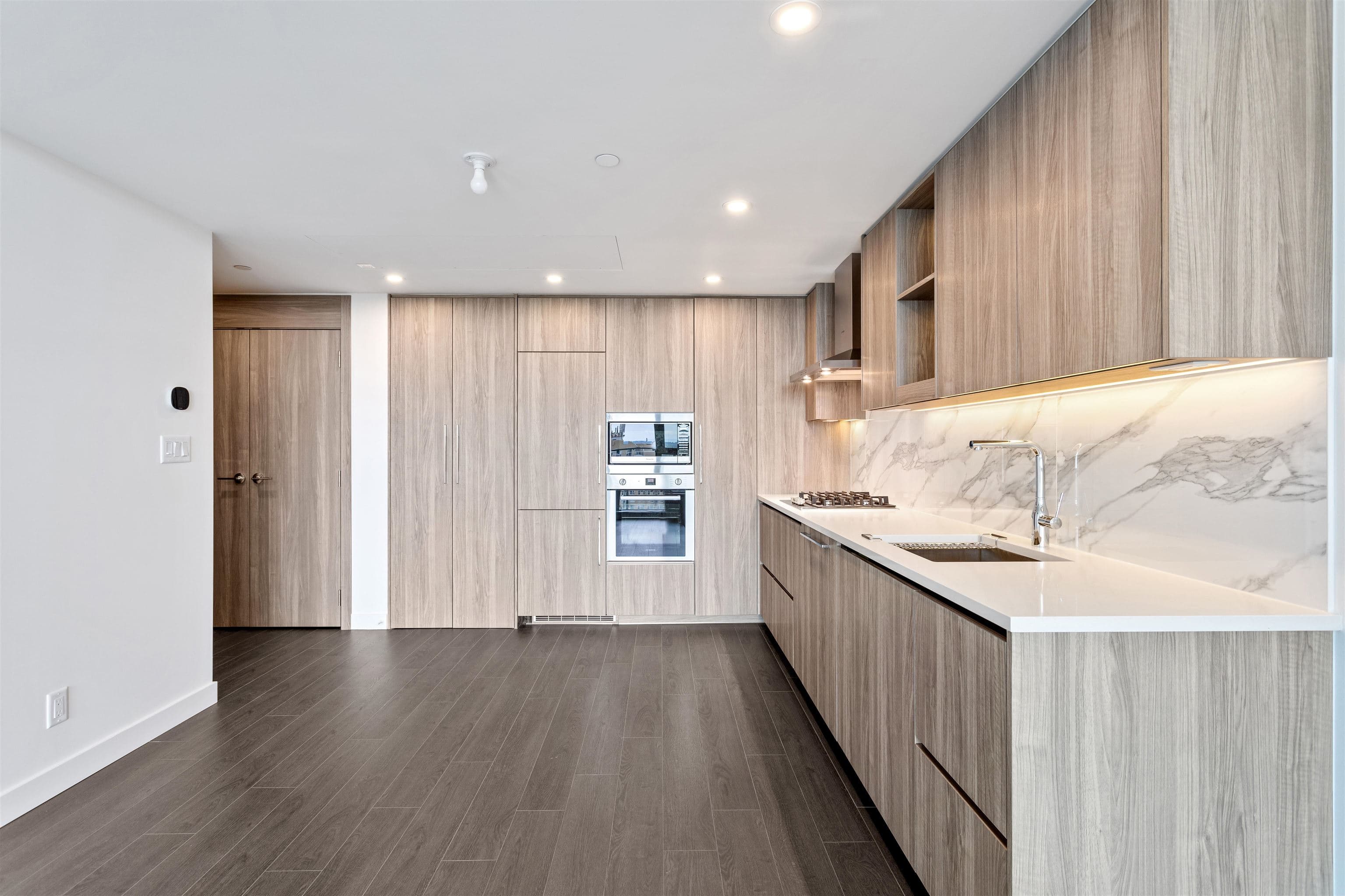 1506 - 13778 100 Avenue, Surrey, V3T 0V3 — photo 3