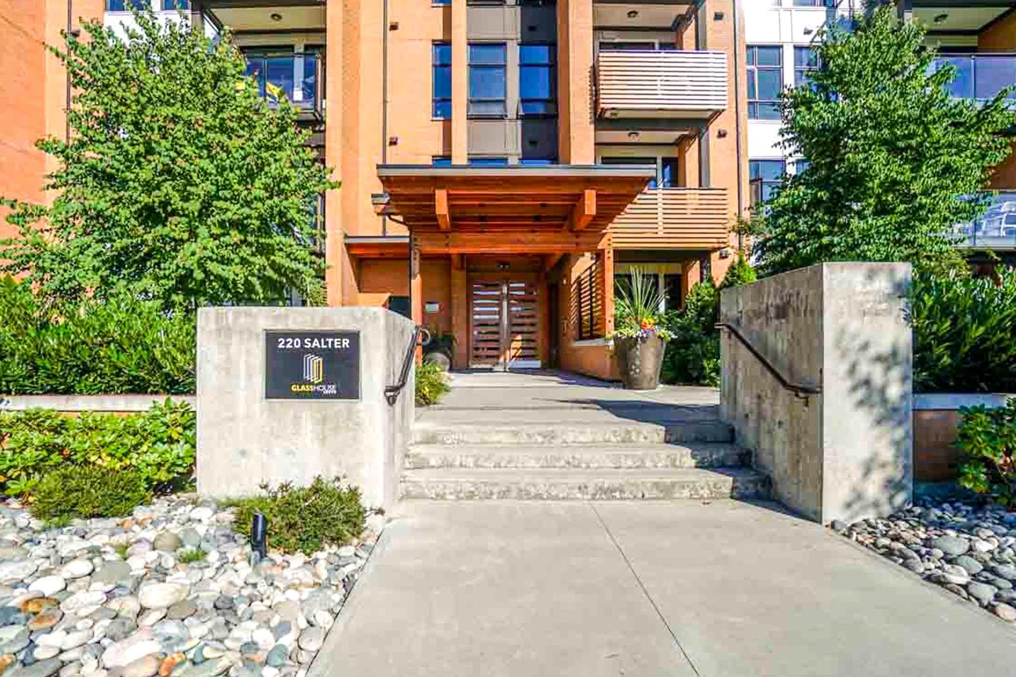 206 - 220 Salter Street, New Westminster, V3M 0H4 — photo 1
