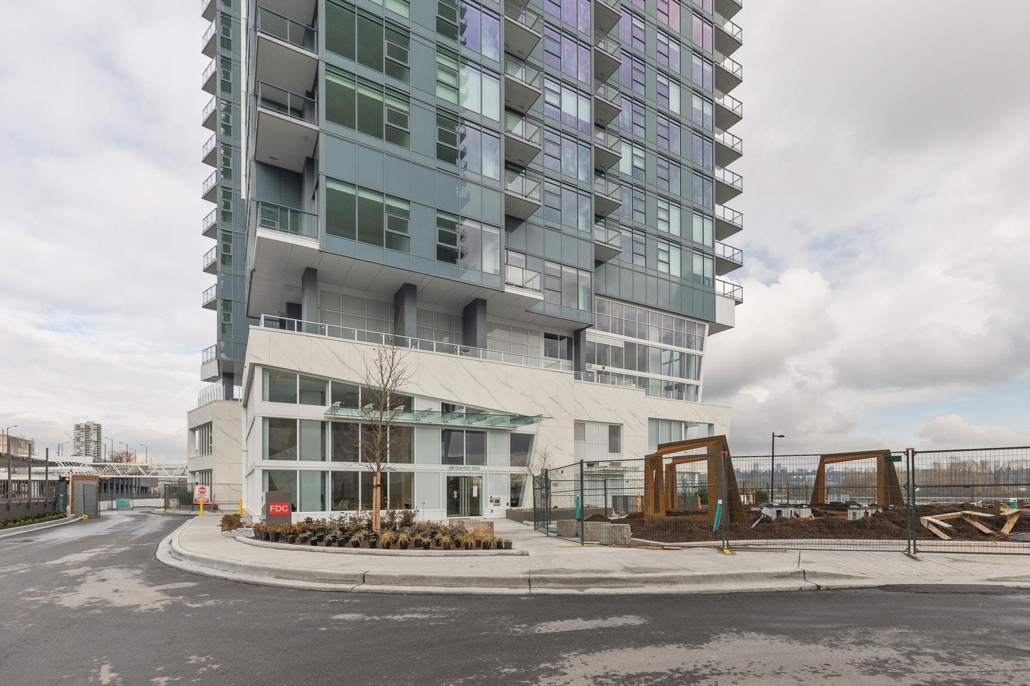 1408 - 660 Quayside Drive, New Westminster, V3M 0P1 — photo 2