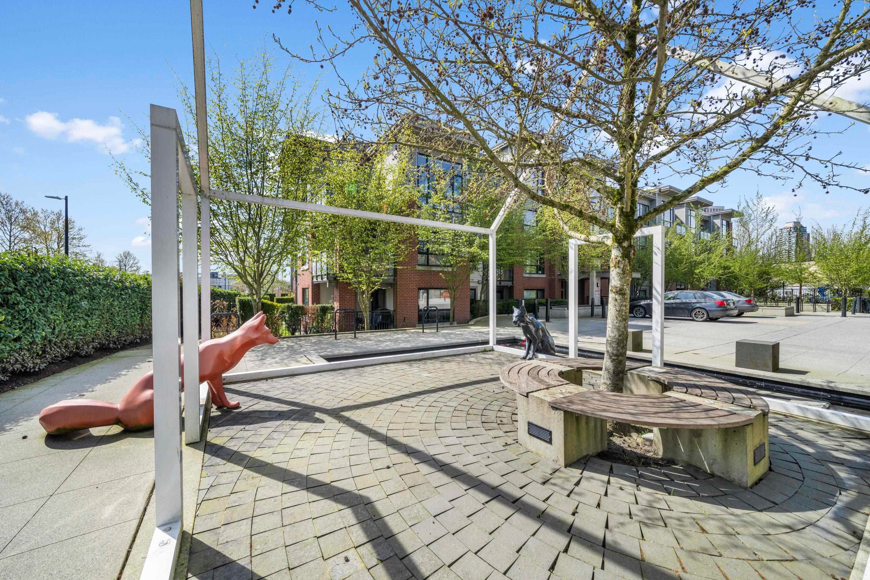 405 - 7058 14th Avenue, Burnaby, V3N 0E6 — photo 2