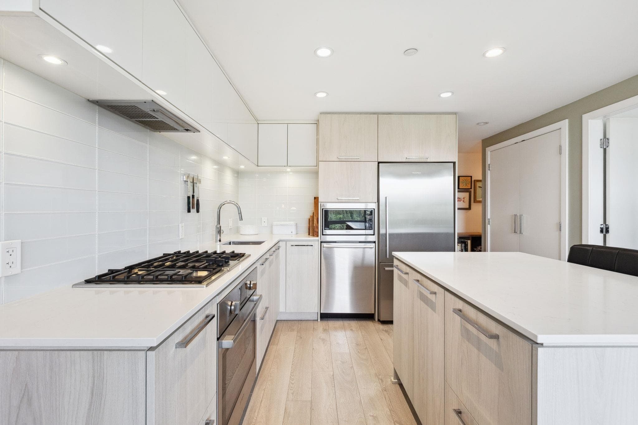 1608 - 680 Seylynn Crescent, North Vancouver, V7J 0B5 — photo 2