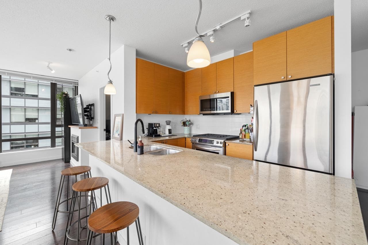 808 - 400 Capilano Road, Port Moody, V3H 0E1 — photo 3