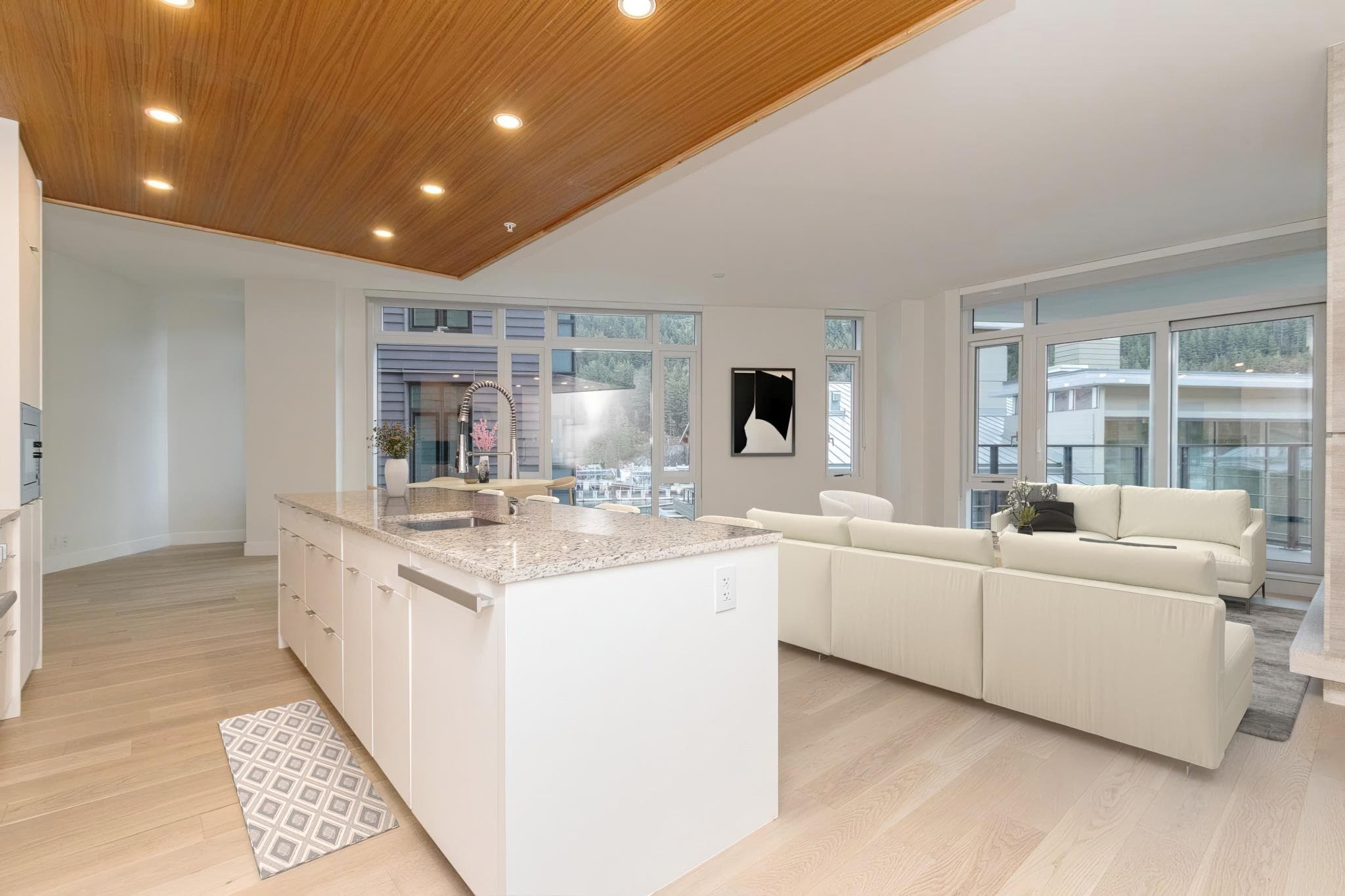 401 - 6687 Nelson Avenue, West Vancouver, V7W 2B2 — photo 5
