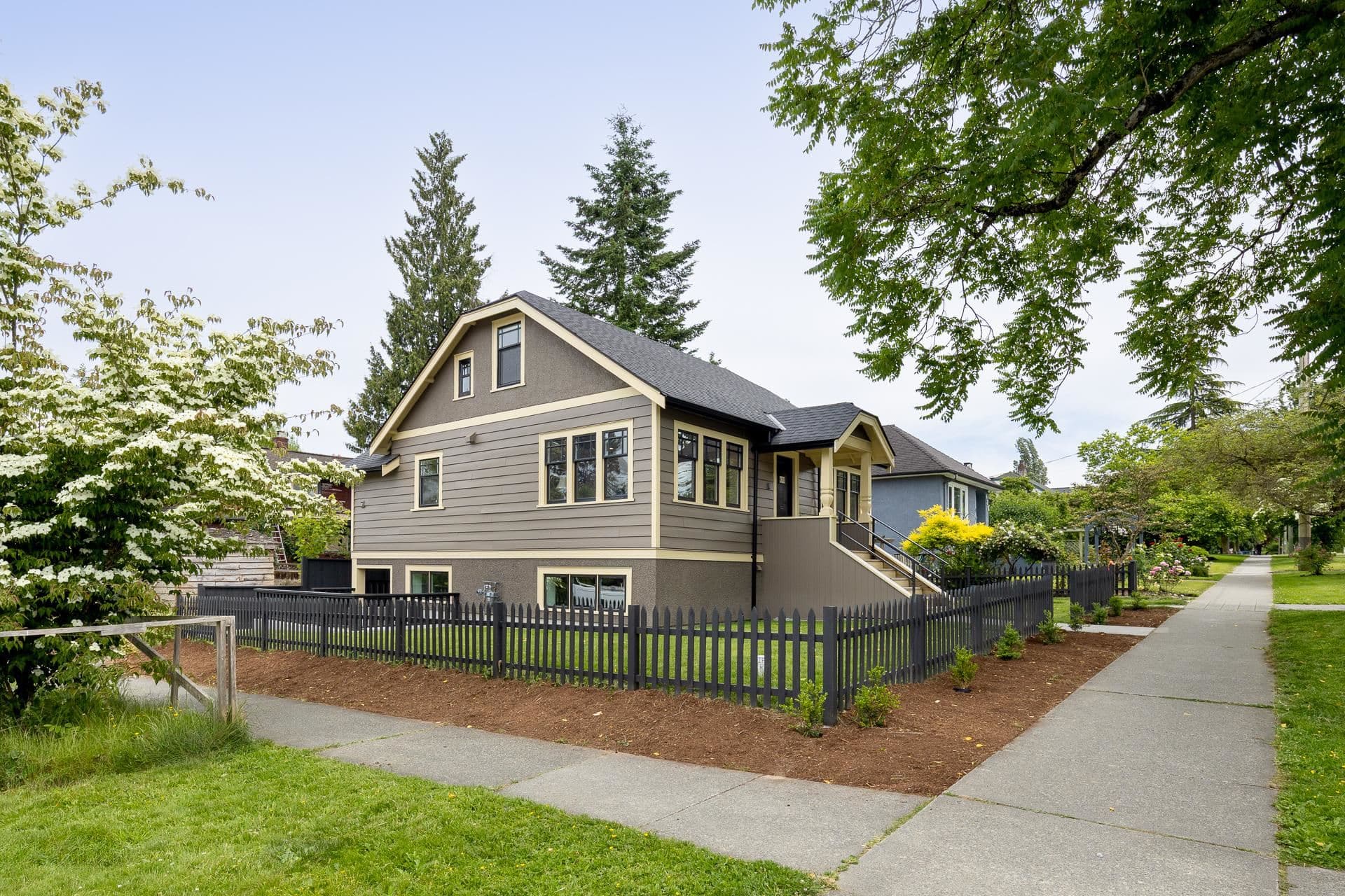 631 Second Street, New Westminster, V3L 2M6 — photo 2