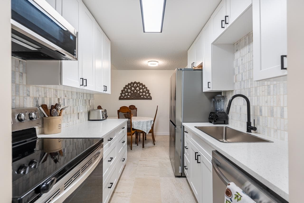 312 - 3921 Carrigan Court, Burnaby, V3N 4J7 — photo 5