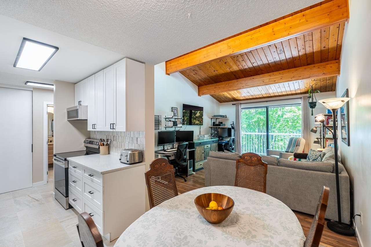 312 - 3921 Carrigan Court, Burnaby, V3N 4J7 — photo 4
