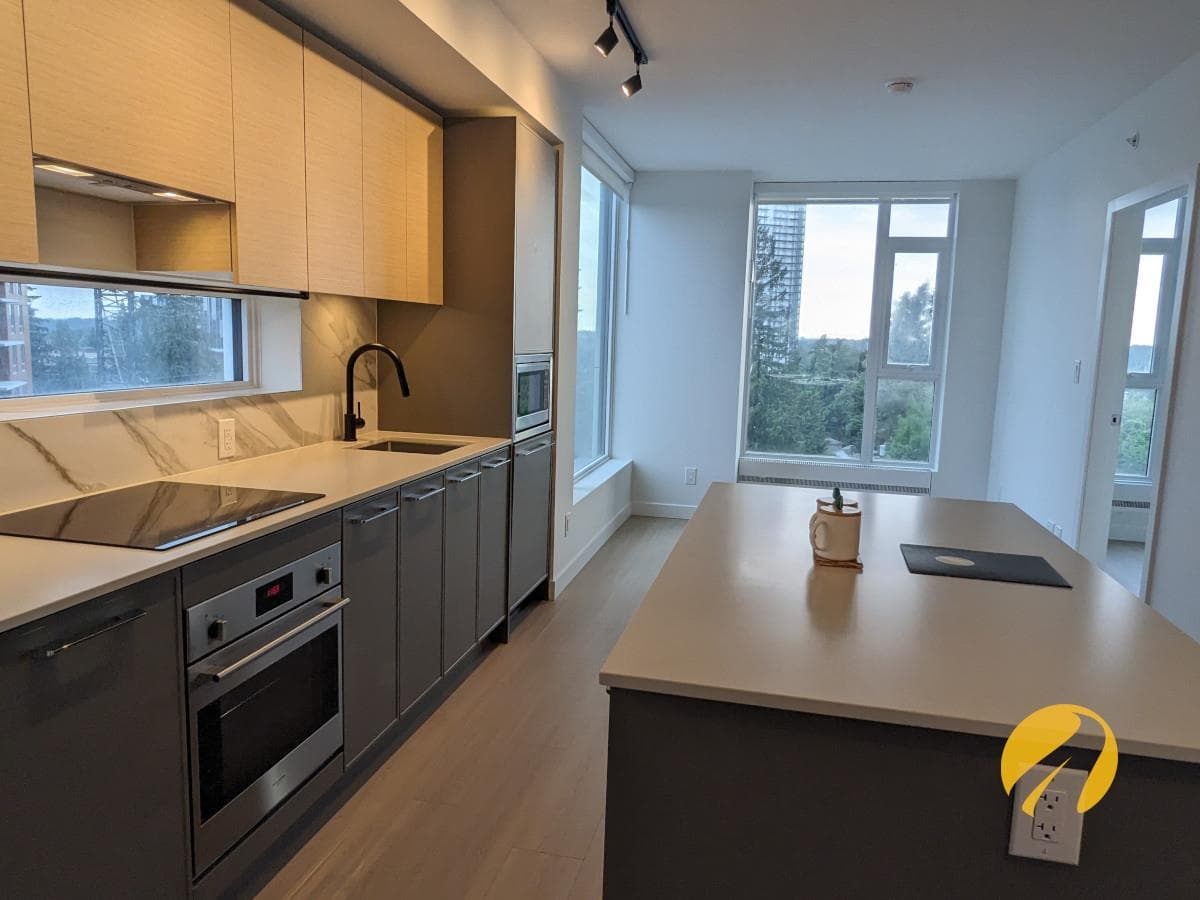 510 - 13745 George Junction, Surrey, V3T 4Y3 — photo 2