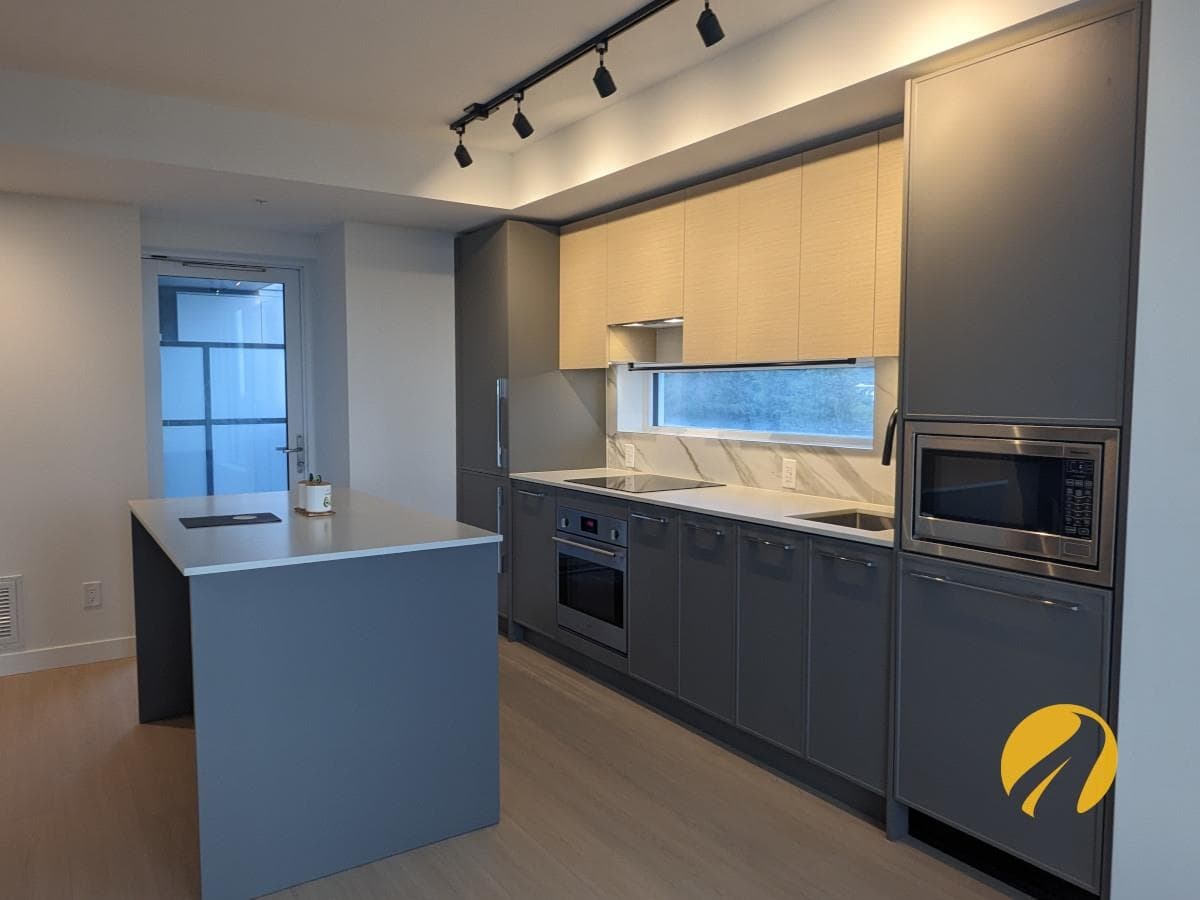 510 - 13745 George Junction, Surrey, V3T 4Y3 — photo 4