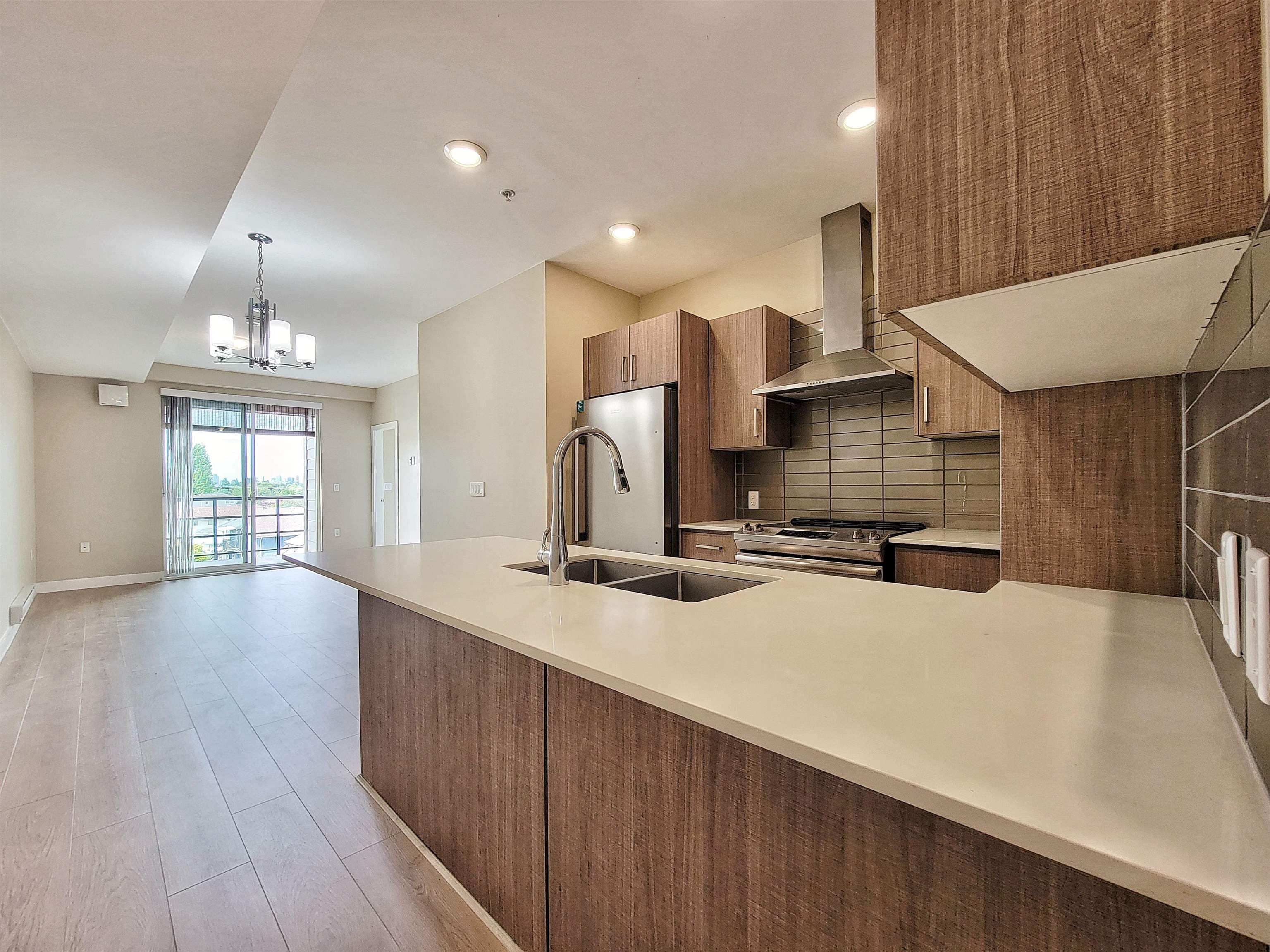 308 - 2889 E 1st Avenue, Vancouver, V5M 0G2 — photo 1