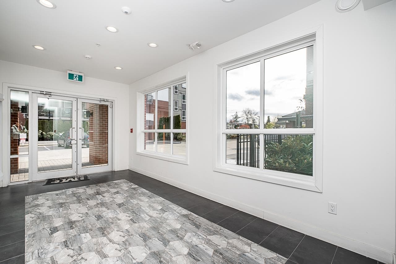 202 - 6438 195a Street, Surrey, V4N 6R5 — photo 2